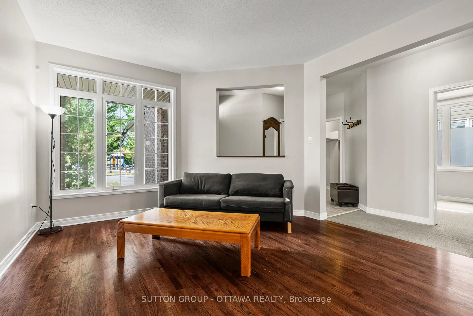 Photo 6 of 236 Colbert Crescent, Ottawa, Ridgemont — HOMEH