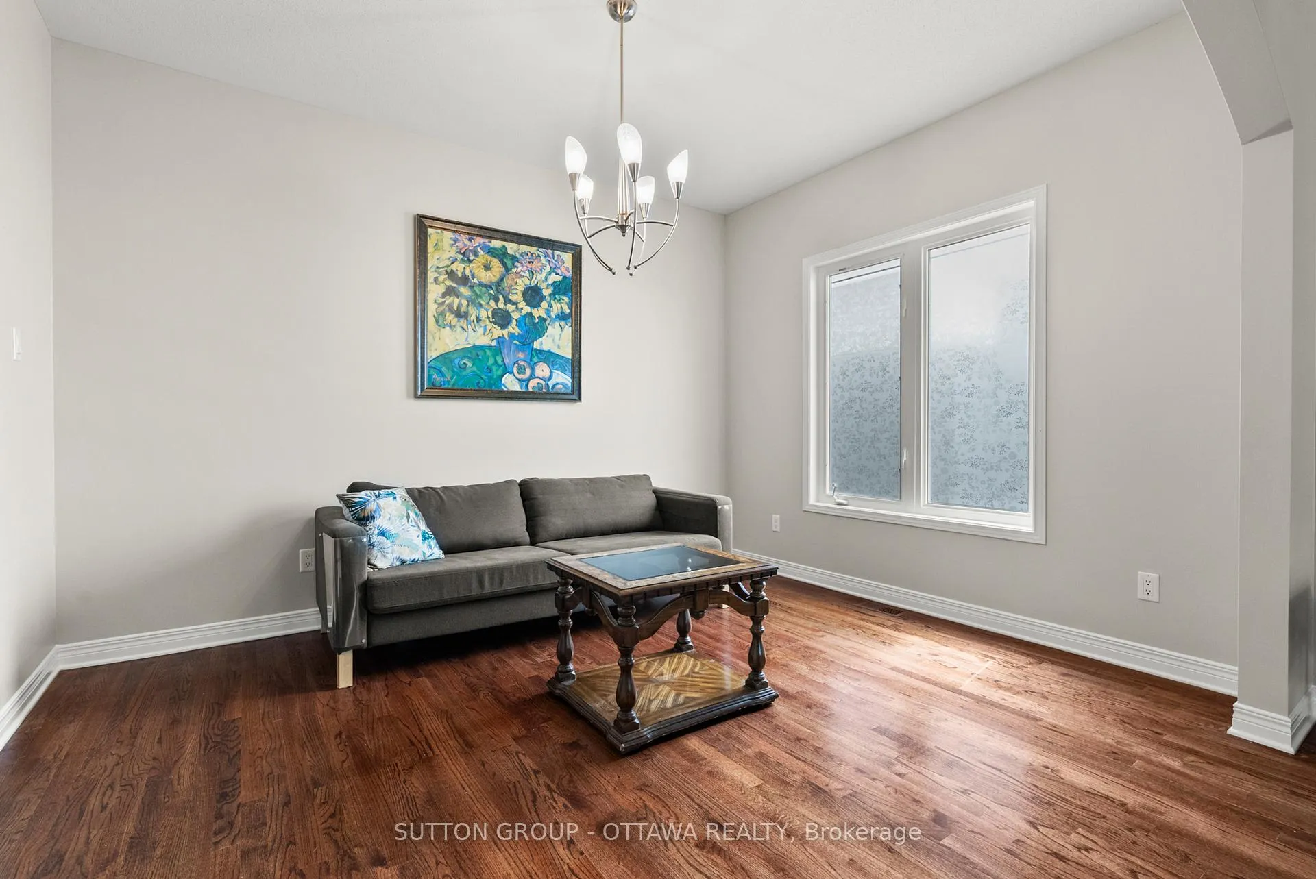 Photo 8 of 236 Colbert Crescent, Ottawa, Ridgemont — HOMEH