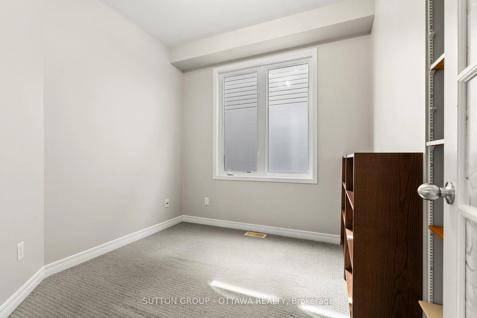 Photo 10 of 236 Colbert Crescent, Ottawa, Ridgemont — HOMEH