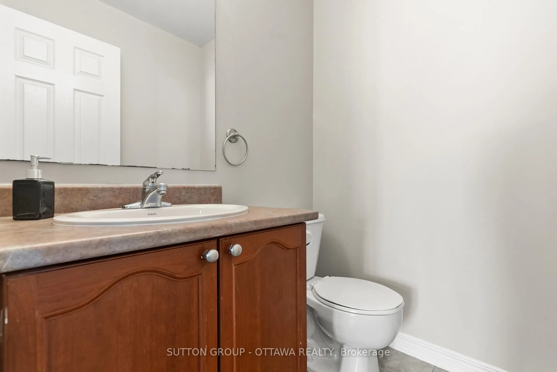 Photo 11 of 236 Colbert Crescent, Ottawa, Ridgemont — HOMEH