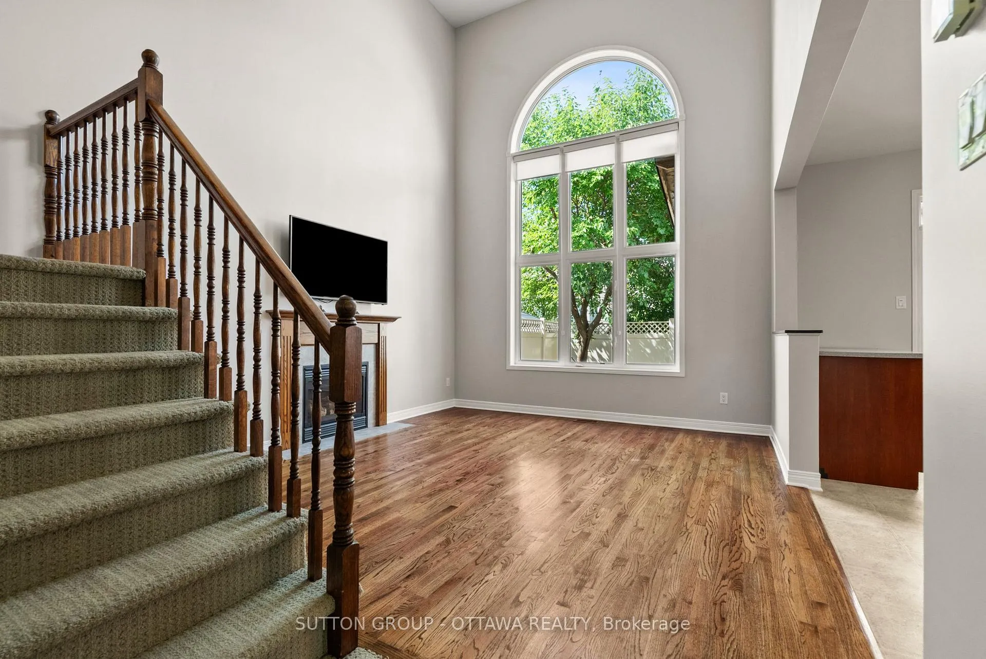 Photo 12 of 236 Colbert Crescent, Ottawa, Ridgemont — HOMEH