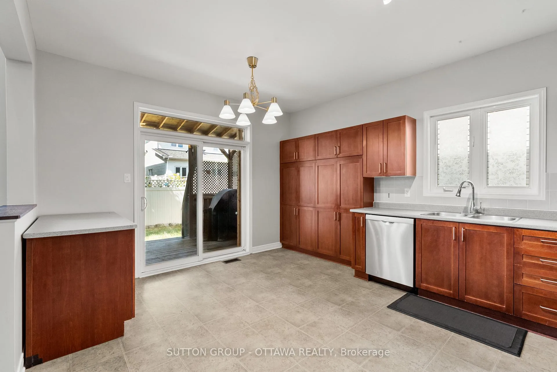Photo 16 of 236 Colbert Crescent, Ottawa, Ridgemont — HOMEH