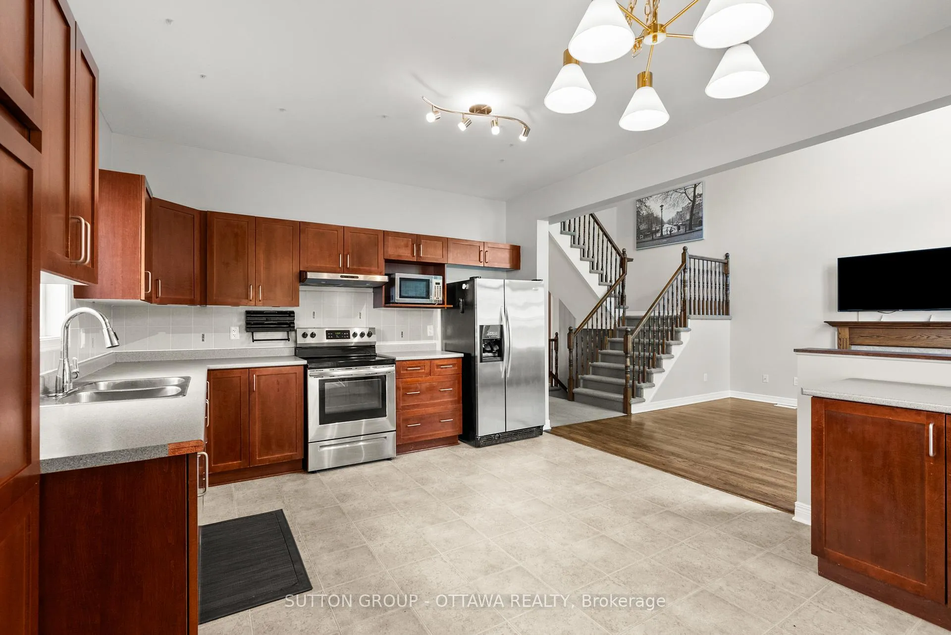 Photo 17 of 236 Colbert Crescent, Ottawa, Ridgemont — HOMEH