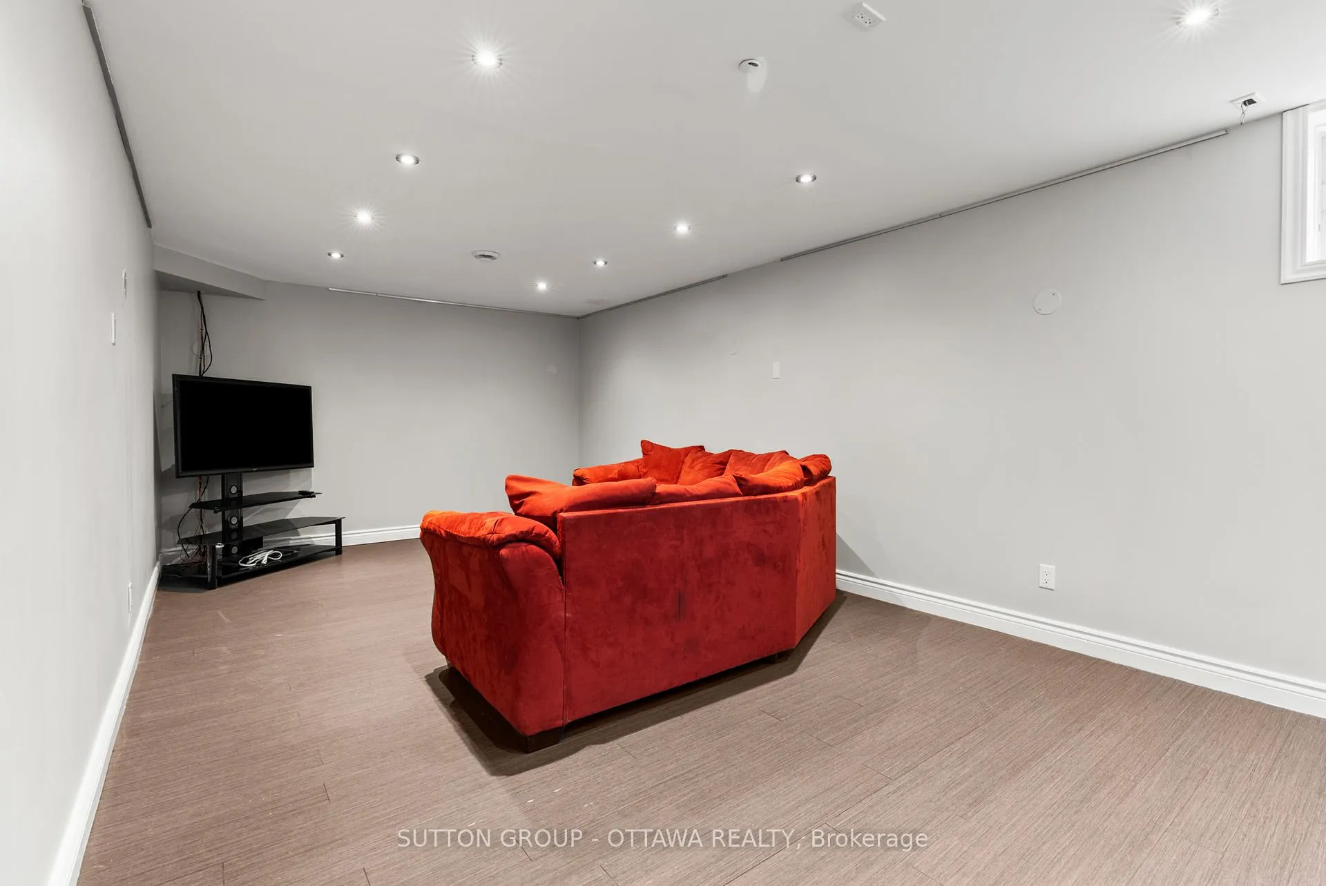 Photo 32 of 236 Colbert Crescent, Ottawa, Ridgemont — HOMEH