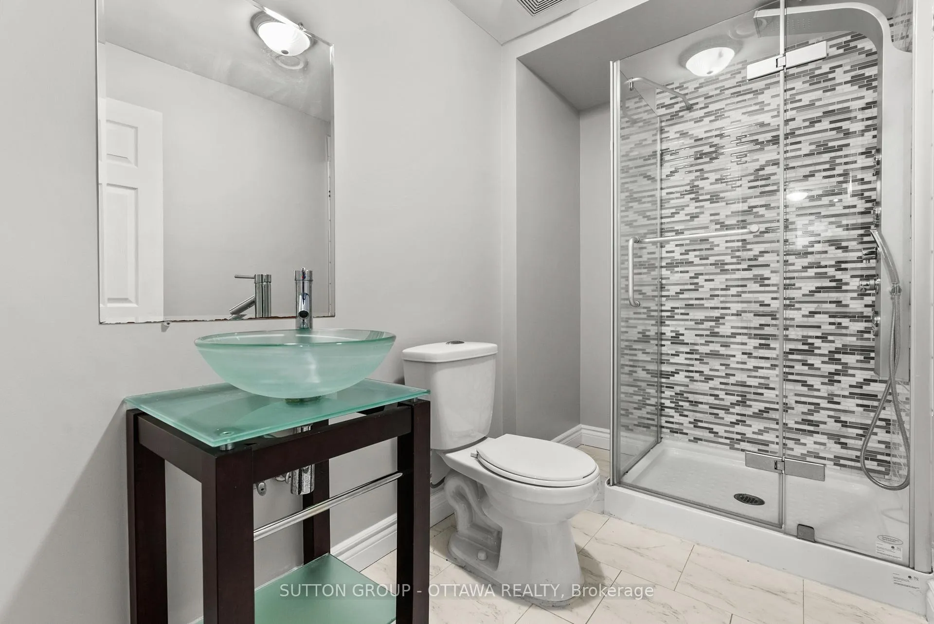 Photo 36 of 236 Colbert Crescent, Ottawa, Ridgemont — HOMEH