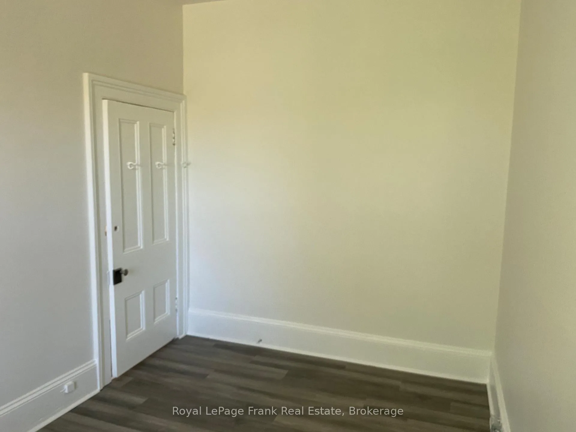 Photo 4 of Unit 9, 859 Dundas Street W, Whitby, Lynde Creek — HOMEH
