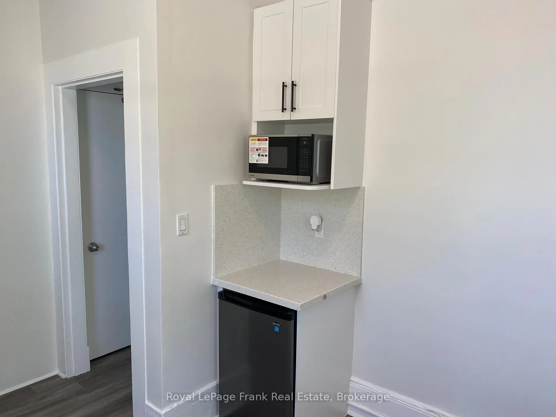 Photo 6 of Unit 9, 859 Dundas Street W, Whitby, Lynde Creek — HOMEH