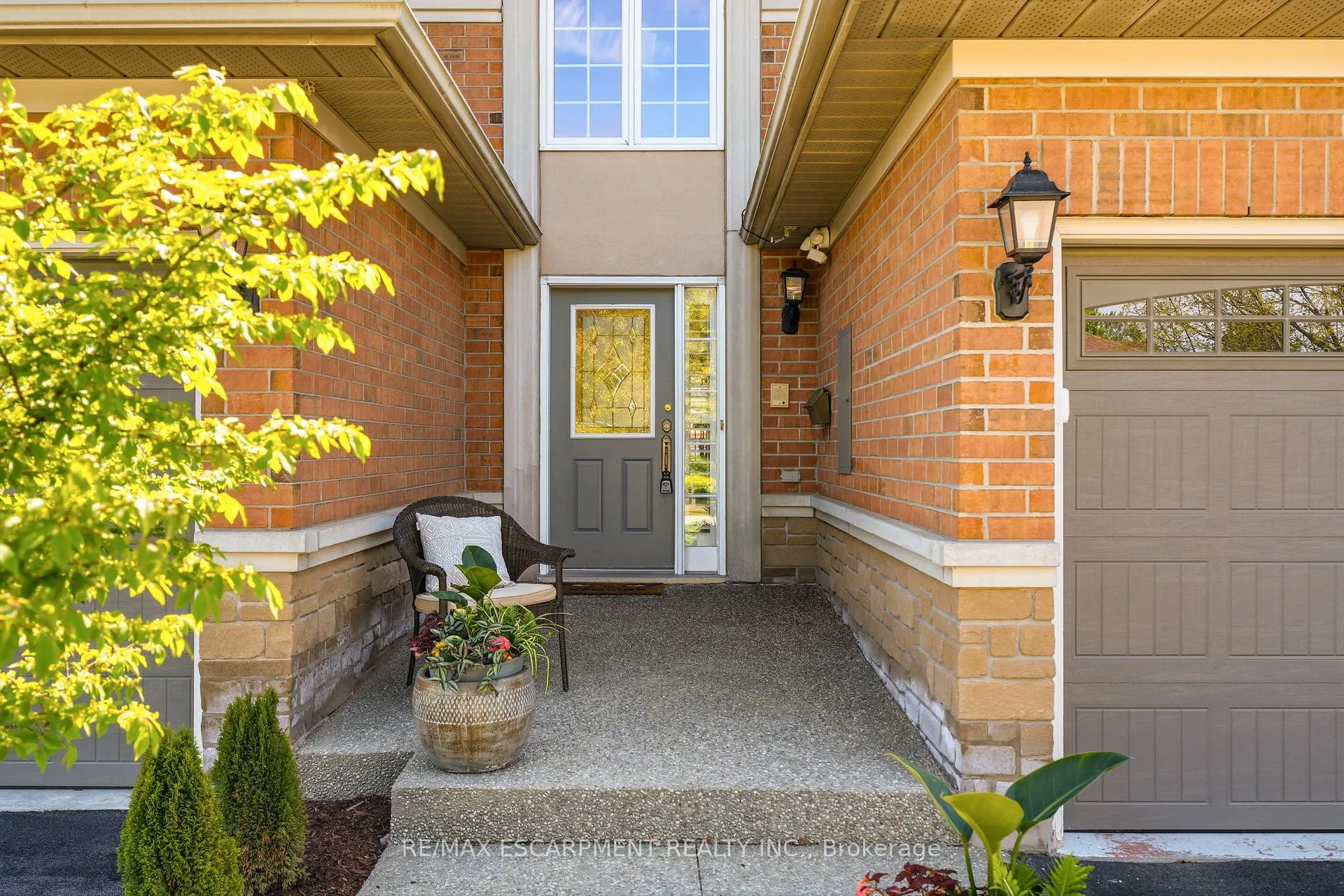 Photo 3 of 4163 Stonebridge Crescent, Burlington, Rose — HOMEH