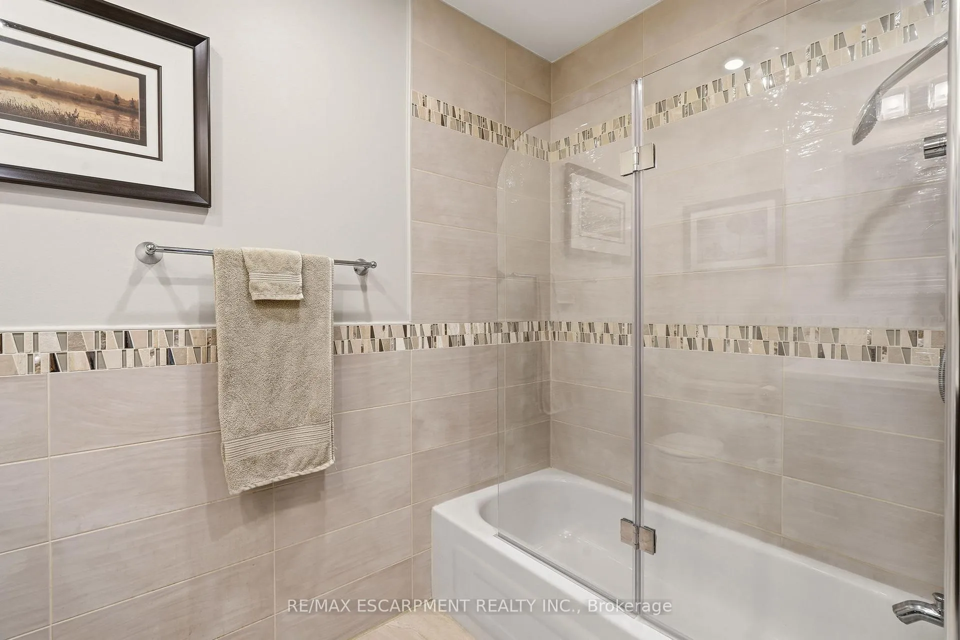 Photo 32 of 4163 Stonebridge Crescent, Burlington, Rose — HOMEH