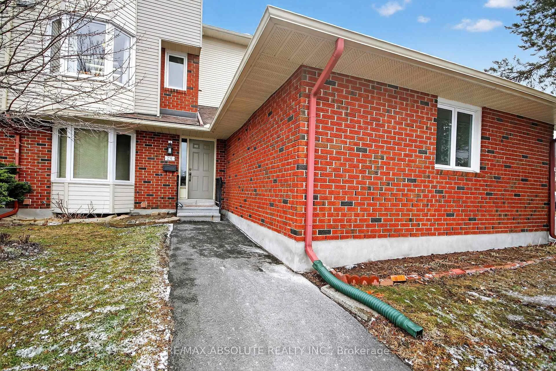 Photo 2 of 231 Harriot Private, Ottawa, Hunt Club Park/Greenboro — HOMEH