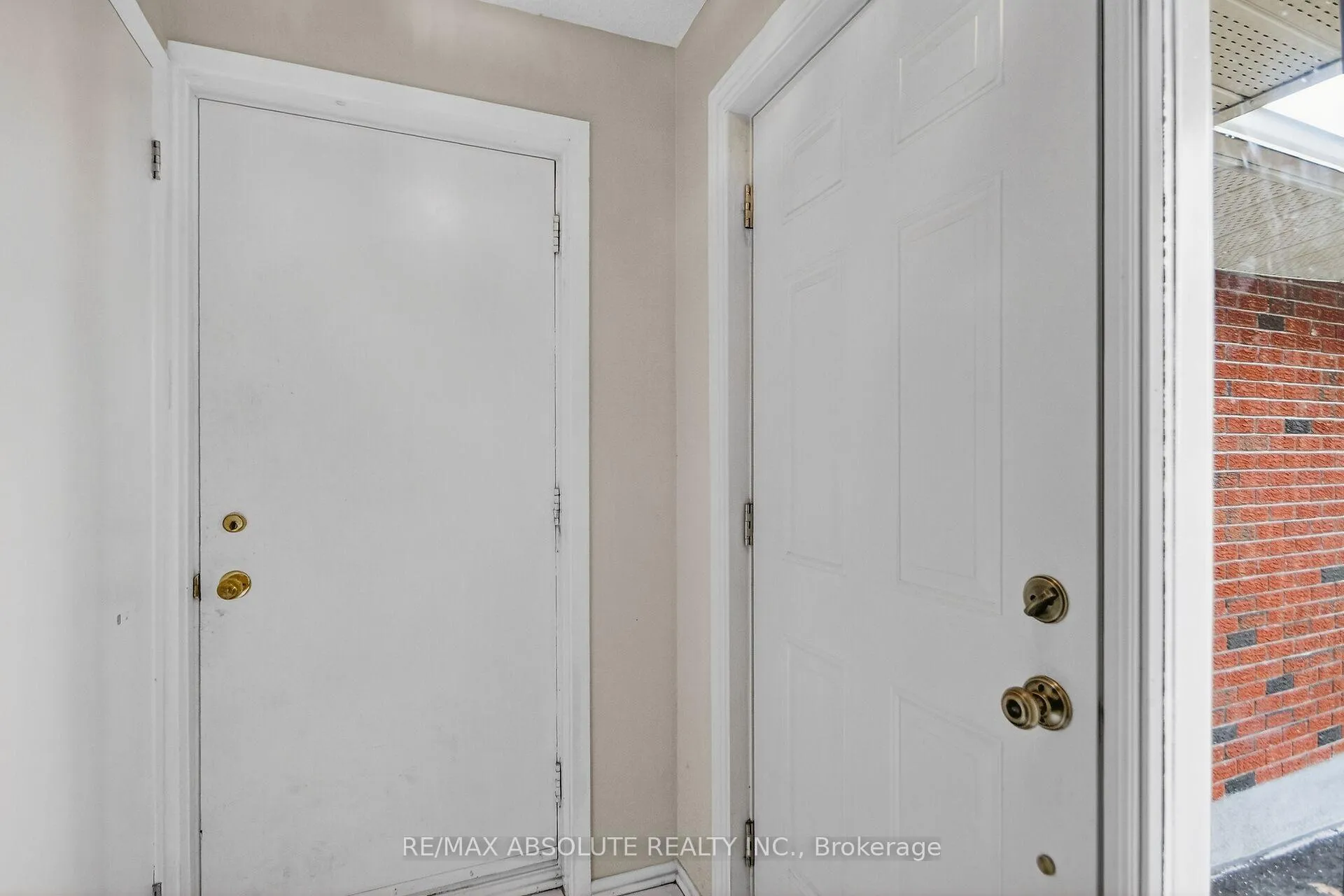 Photo 3 of 231 Harriot Private, Ottawa, Hunt Club Park/Greenboro — HOMEH