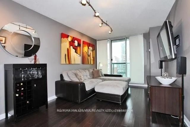 Photo 4 of Unit 1004, 109 Front Street E, Toronto, Moss Park — HOMEH