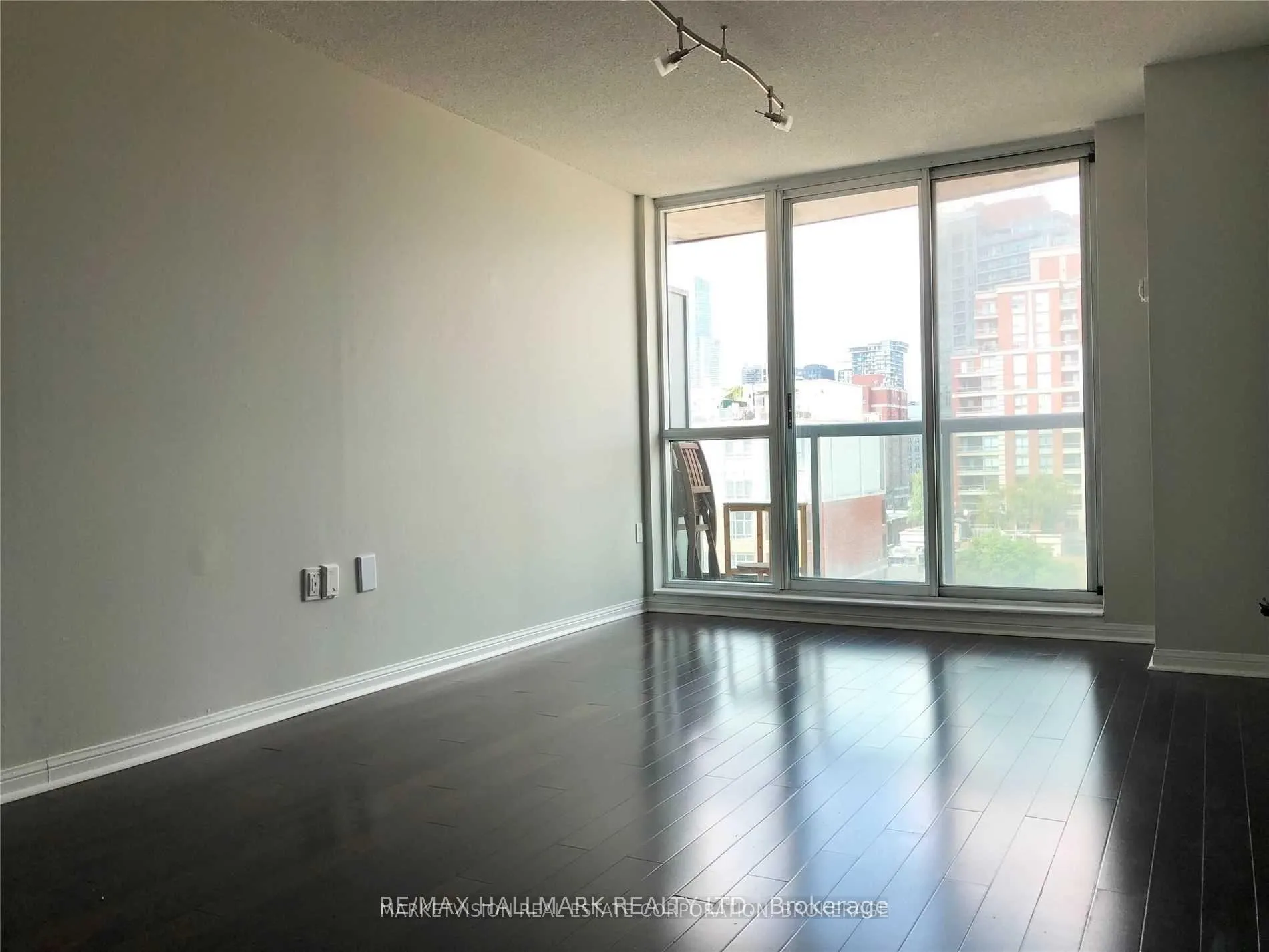 Photo 5 of Unit 1004, 109 Front Street E, Toronto, Moss Park — HOMEH