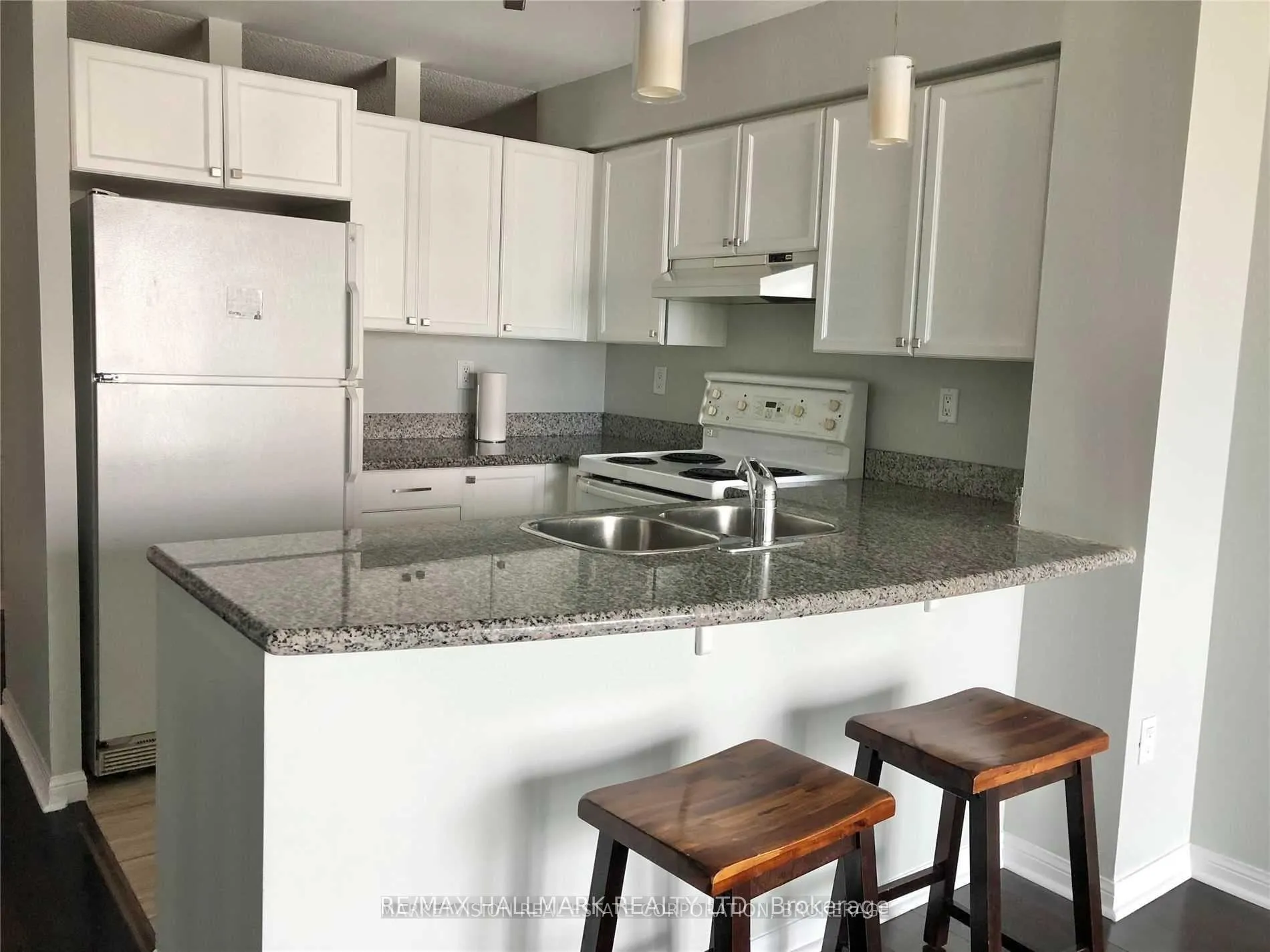 Photo 7 of Unit 1004, 109 Front Street E, Toronto, Moss Park — HOMEH