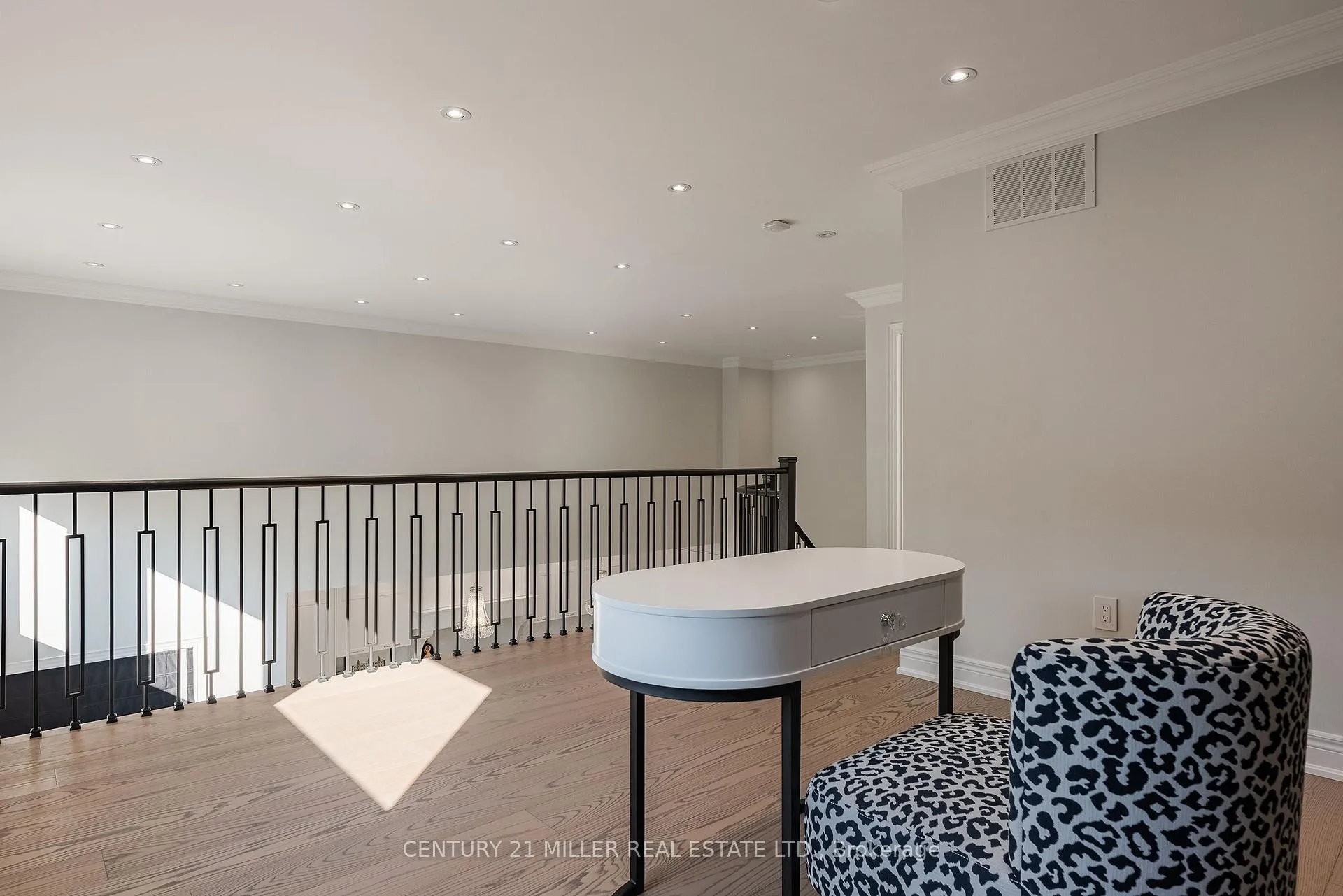 Photo 25 of 2201 Rochester Circle, Oakville, Bronte Creek — HOMEH