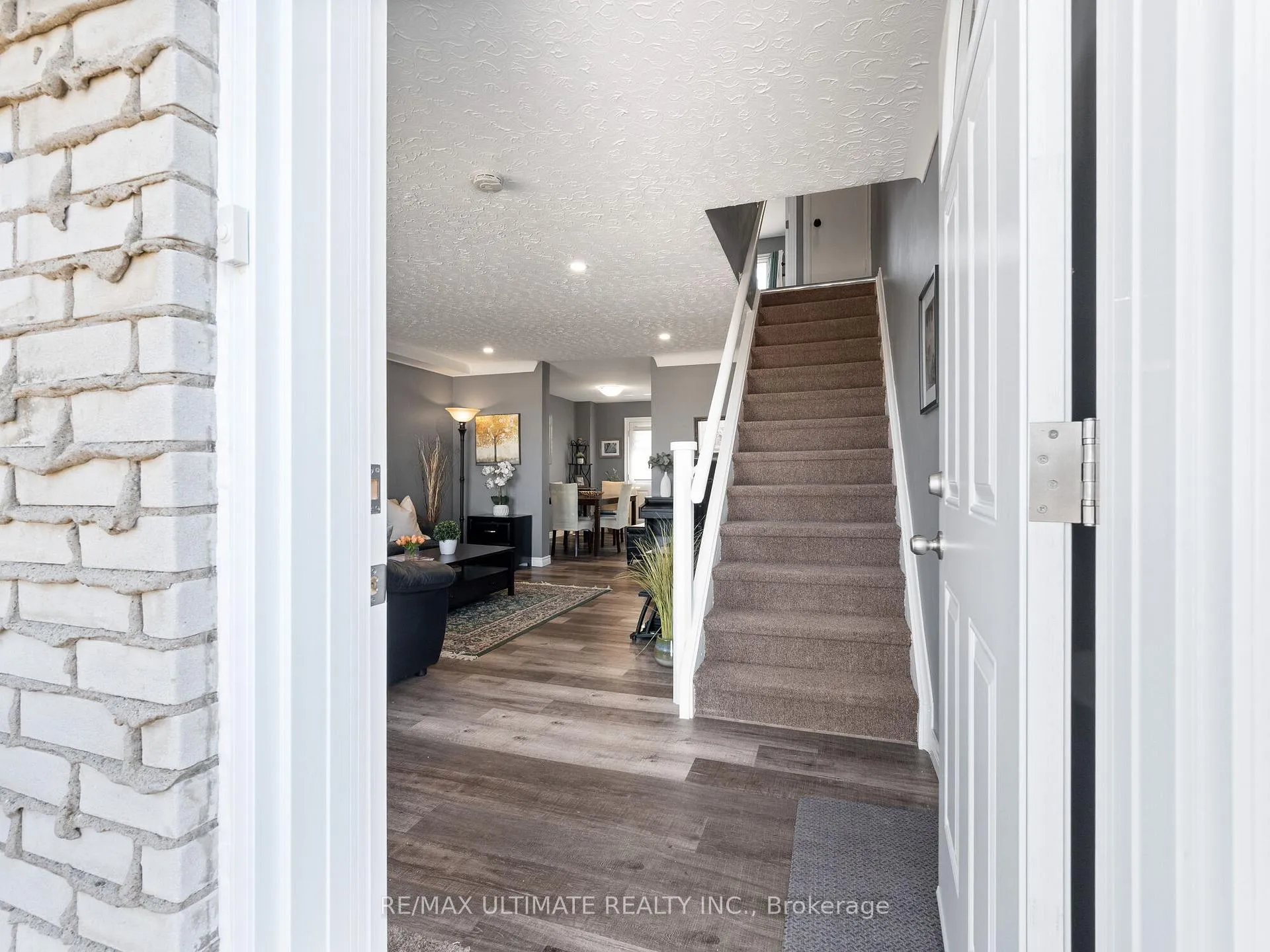 Photo 2 of Unit E, 252 Bertie Street E, Fort Erie, Central — HOMEH