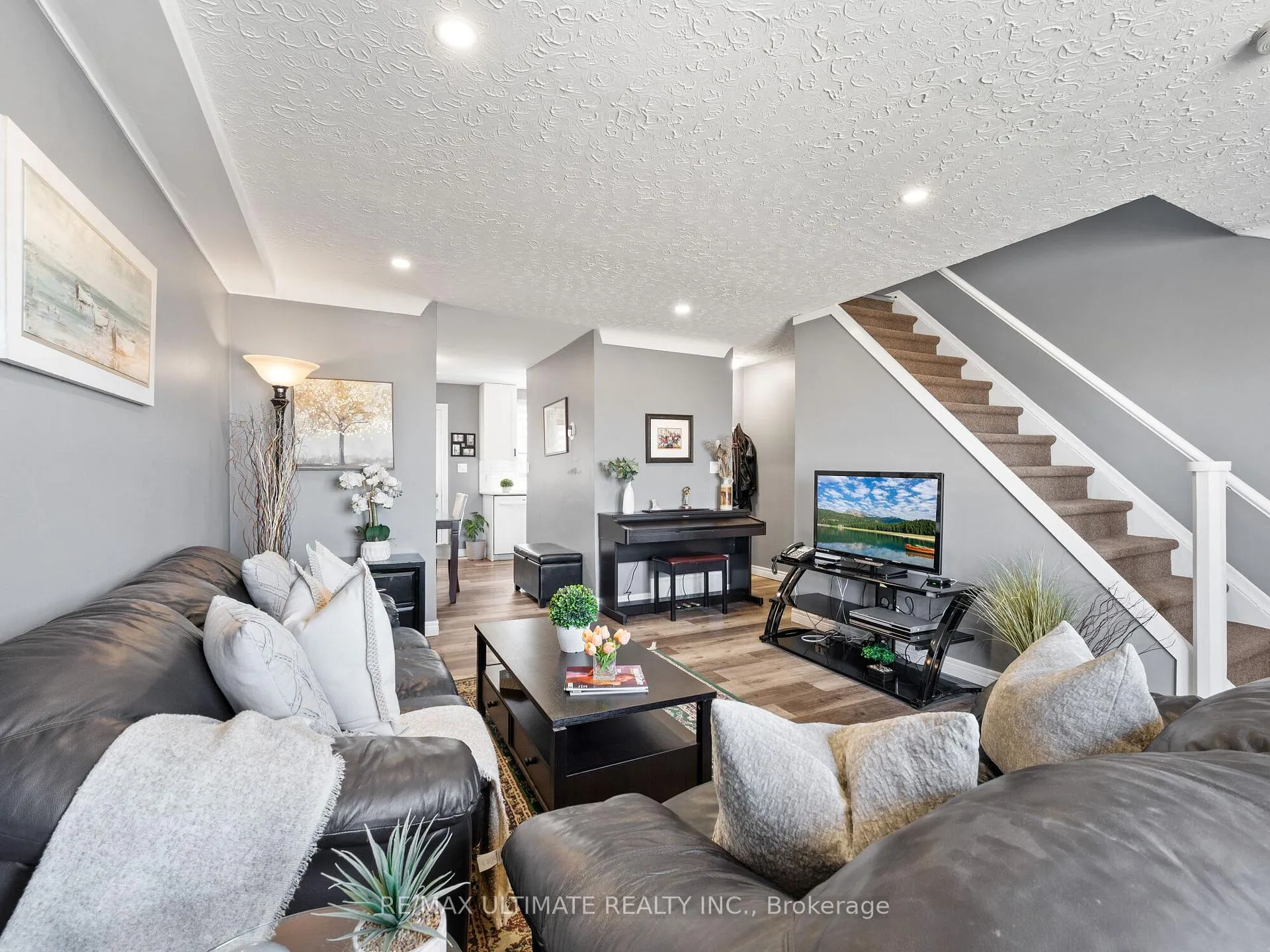 Photo 5 of Unit E, 252 Bertie Street E, Fort Erie, Central — HOMEH