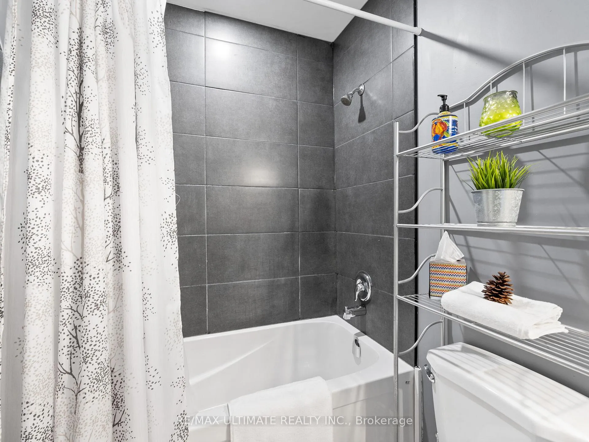 Photo 21 of Unit E, 252 Bertie Street E, Fort Erie, Central — HOMEH