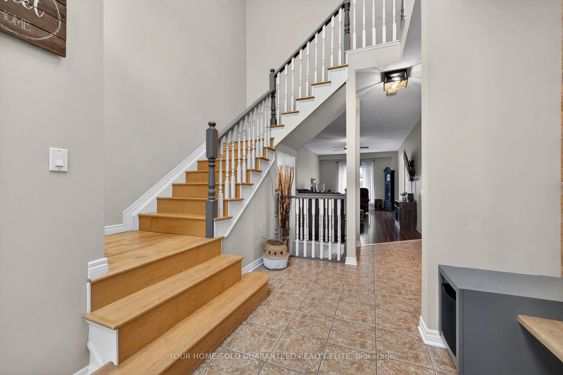 Photo 3 of 4071 Bush Crescent, Lincoln, Beamsville — HOMEH