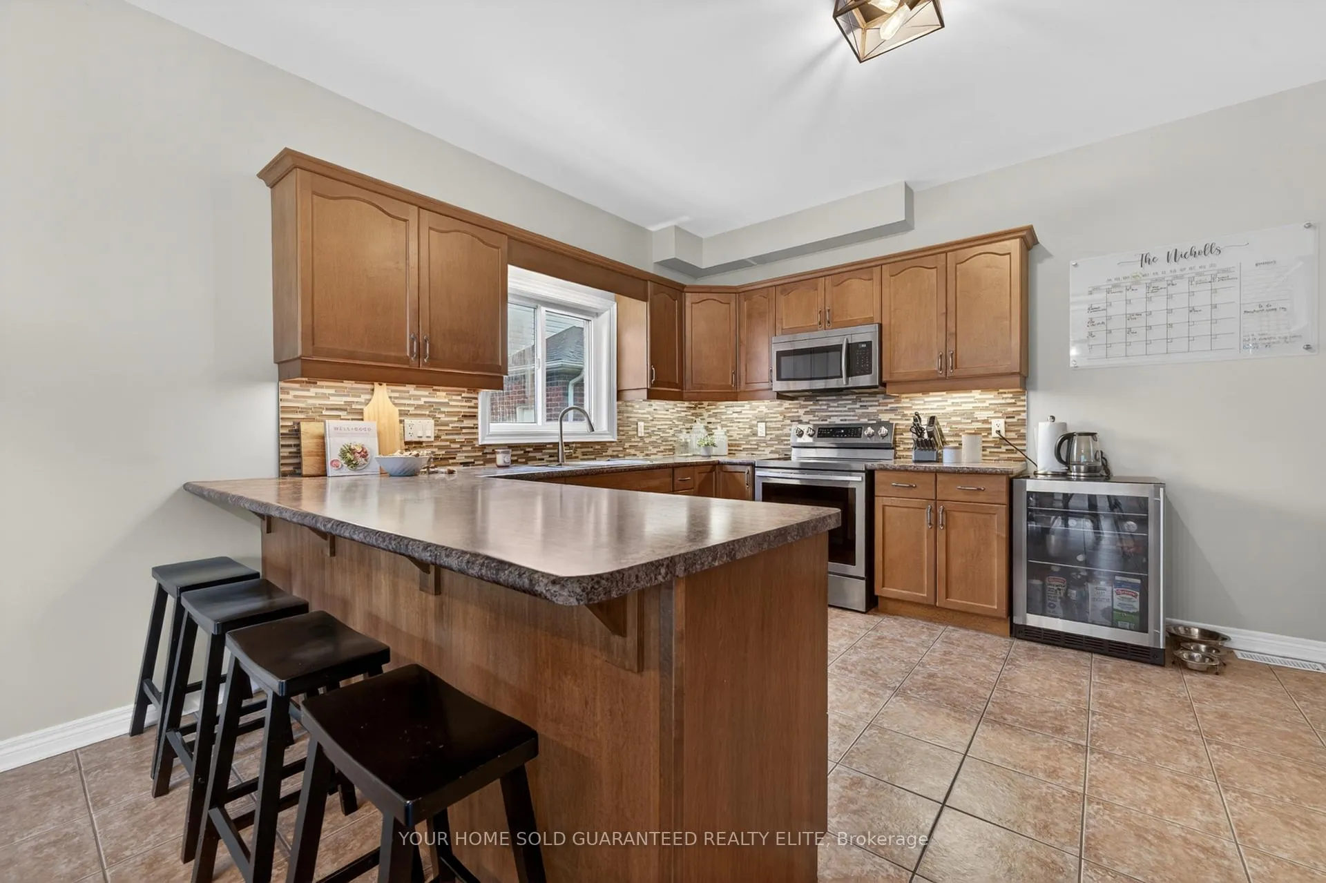 Photo 6 of 4071 Bush Crescent, Lincoln, Beamsville — HOMEH