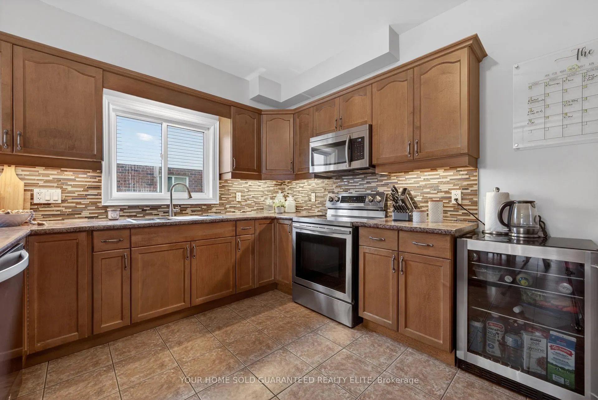 Photo 7 of 4071 Bush Crescent, Lincoln, Beamsville — HOMEH
