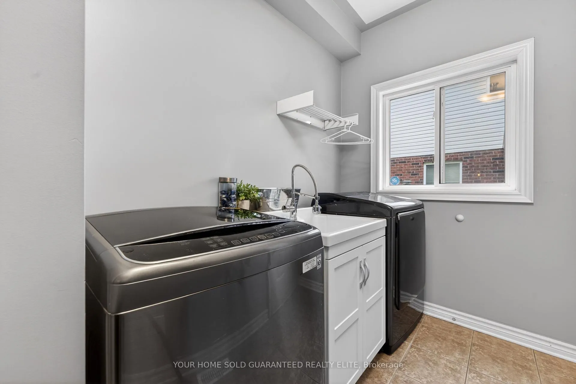 Photo 18 of 4071 Bush Crescent, Lincoln, Beamsville — HOMEH