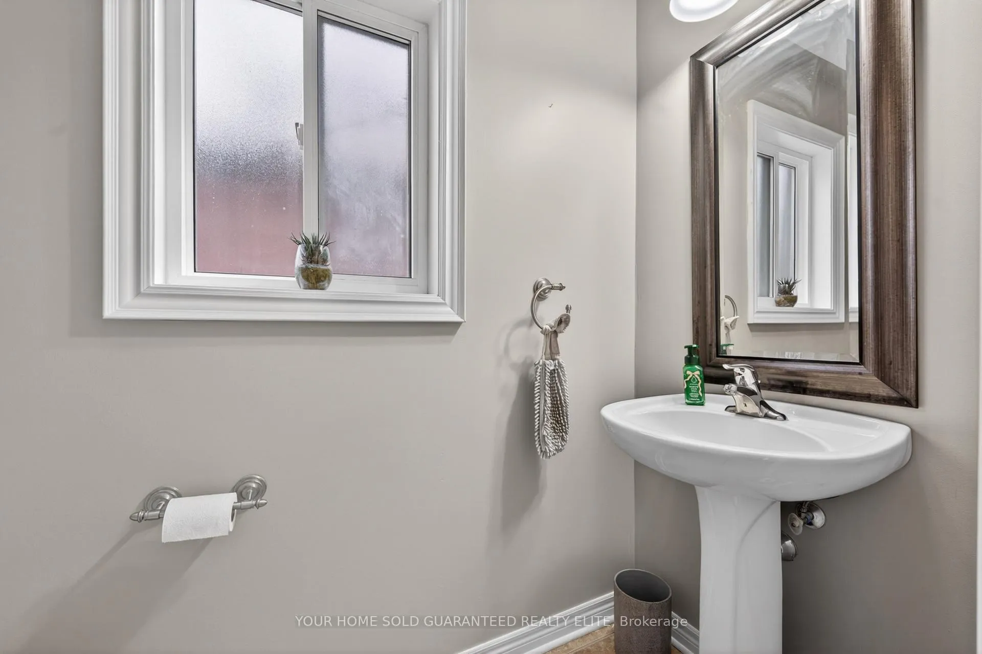 Photo 19 of 4071 Bush Crescent, Lincoln, Beamsville — HOMEH