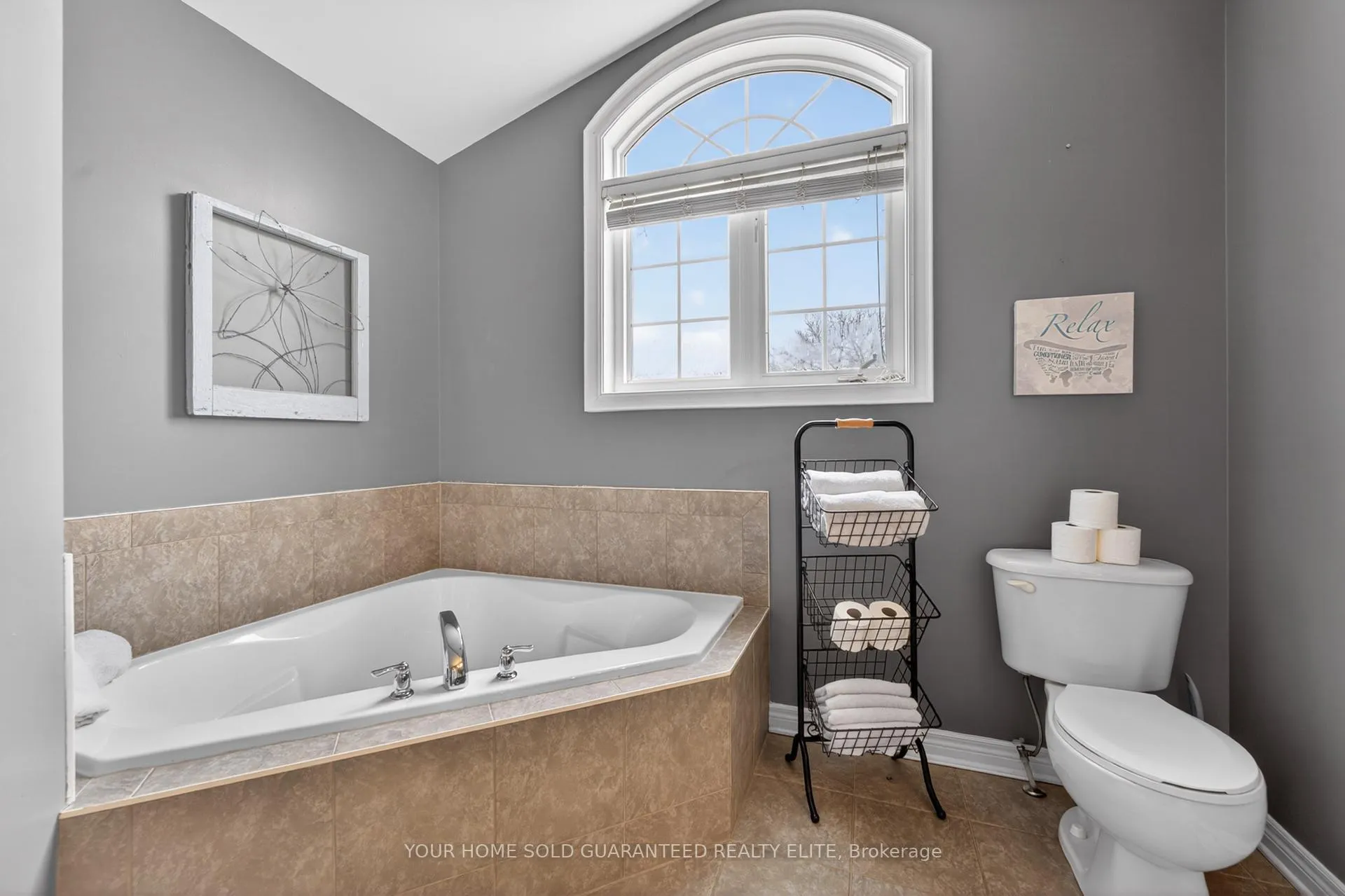 Photo 23 of 4071 Bush Crescent, Lincoln, Beamsville — HOMEH