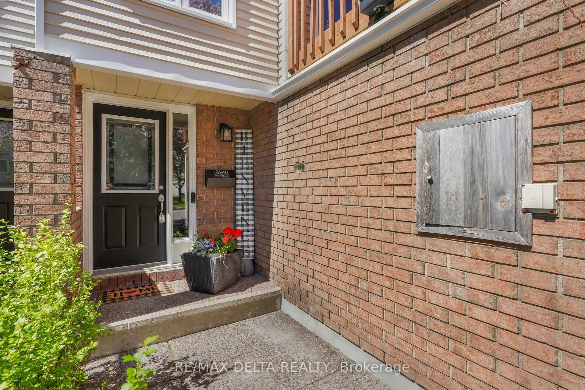 Photo 2 of 698 Brome Crescent, Ottawa, Fallingbrook/Ridgemount — HOMEH