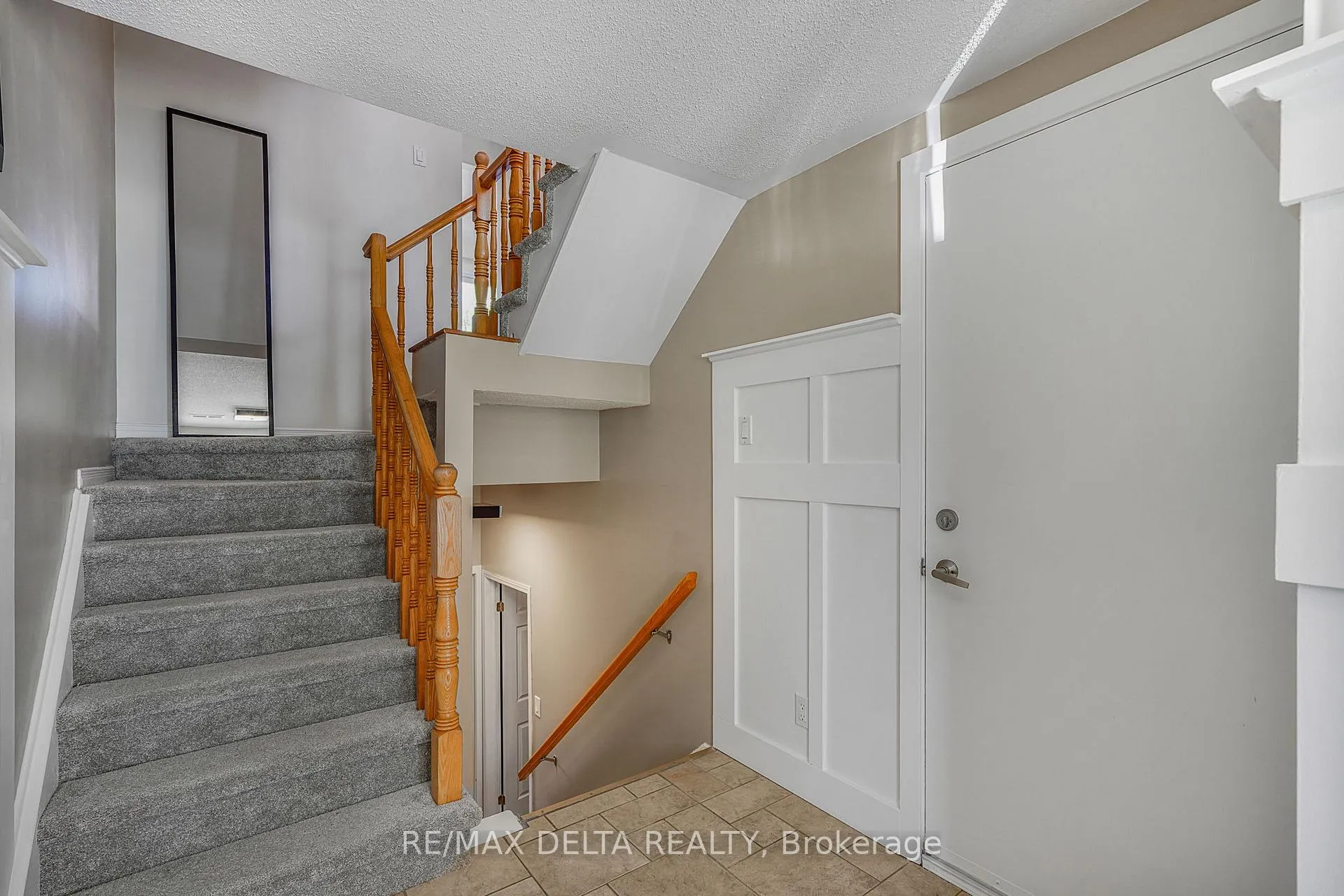 Photo 4 of 698 Brome Crescent, Ottawa, Fallingbrook/Ridgemount — HOMEH