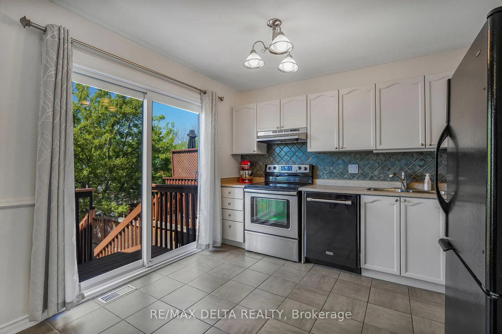 Photo 13 of 698 Brome Crescent, Ottawa, Fallingbrook/Ridgemount — HOMEH