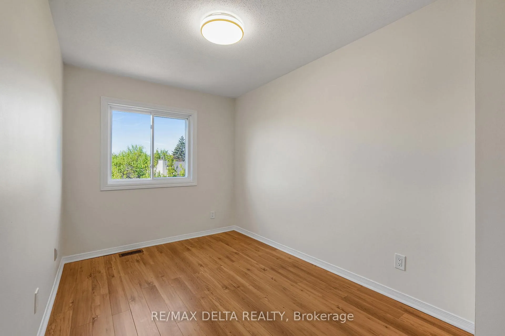 Photo 23 of 698 Brome Crescent, Ottawa, Fallingbrook/Ridgemount — HOMEH