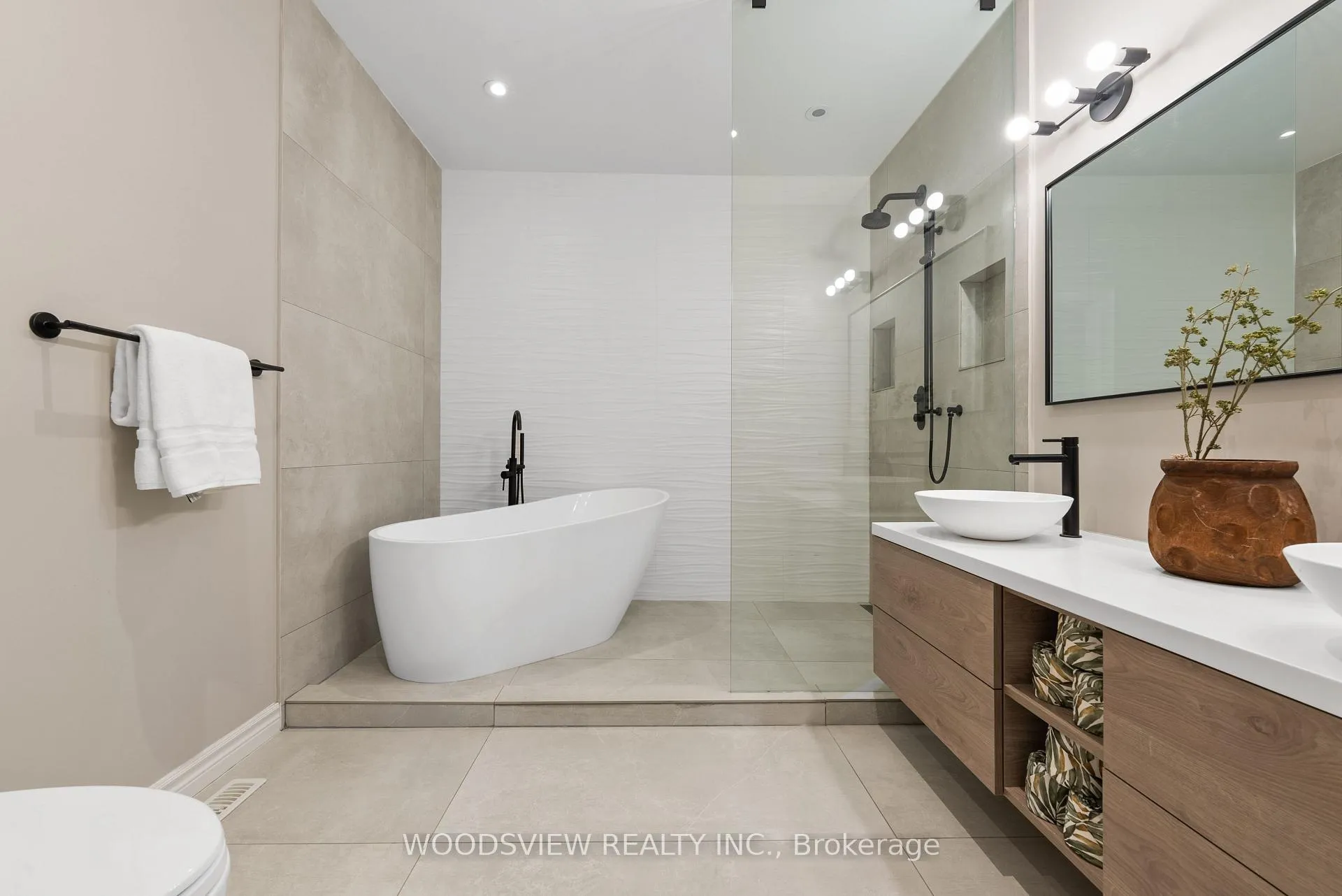 Photo 23 of 19 Weslock Crescent, Aurora, Bayview Northeast — HOMEH