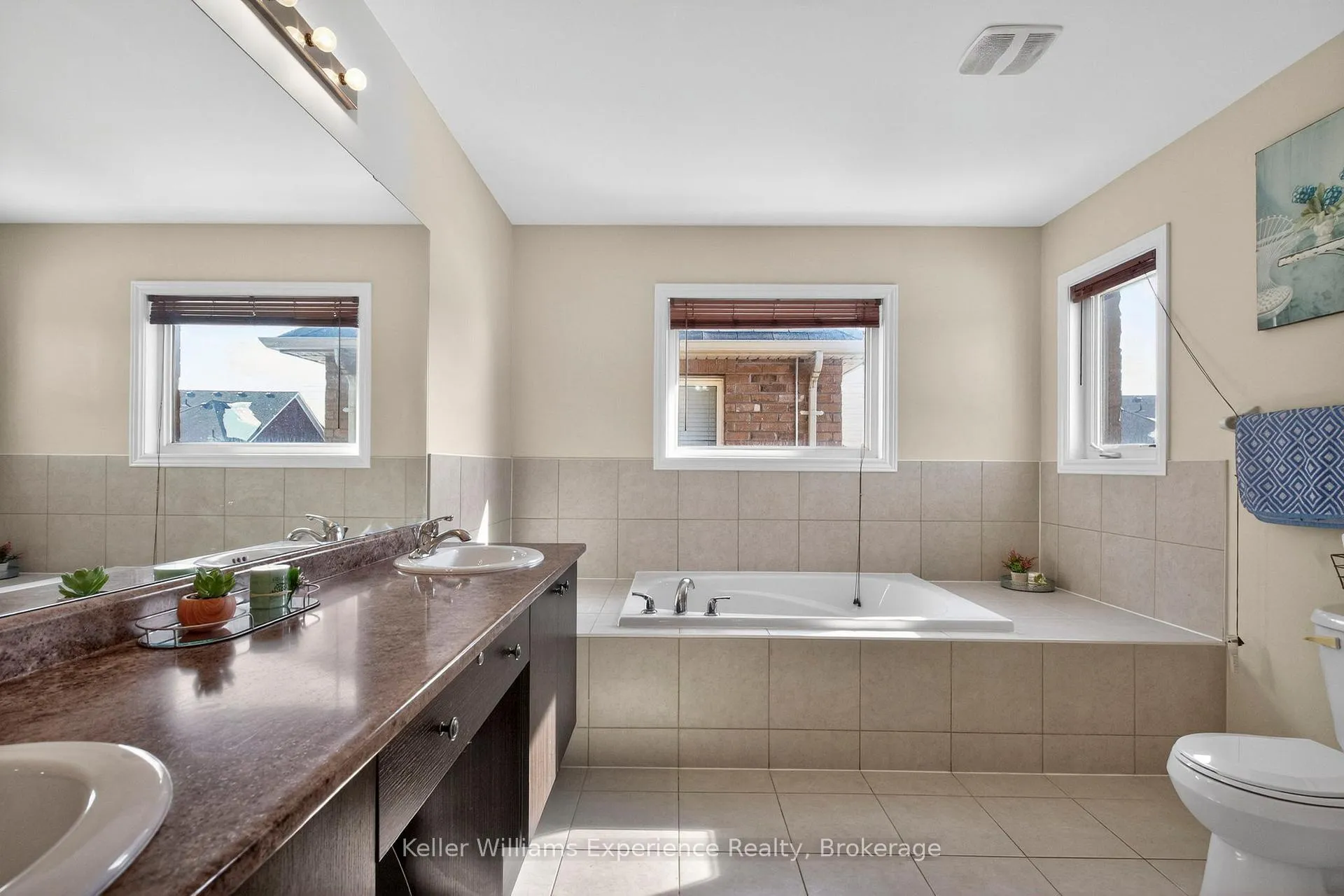 Photo 25 of 2090 Webster Boulevard, Innisfil, Alcona — HOMEH
