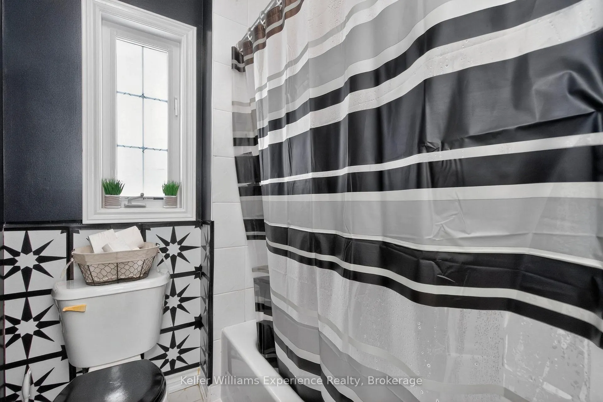 Photo 35 of 2090 Webster Boulevard, Innisfil, Alcona — HOMEH