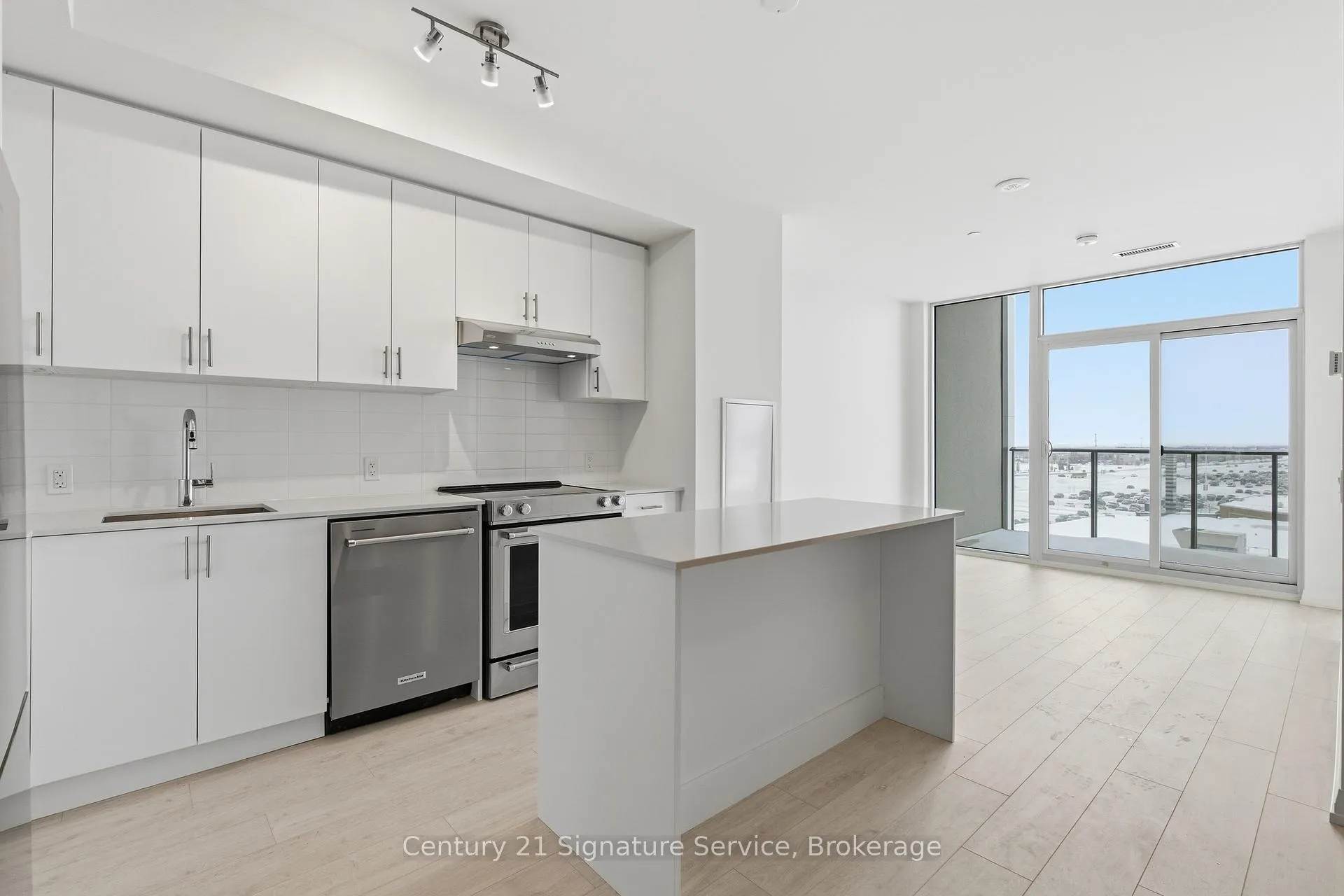 Photo 4 of Unit 610, 27 Korda Gate, Vaughan, Vellore Village — HOMEH