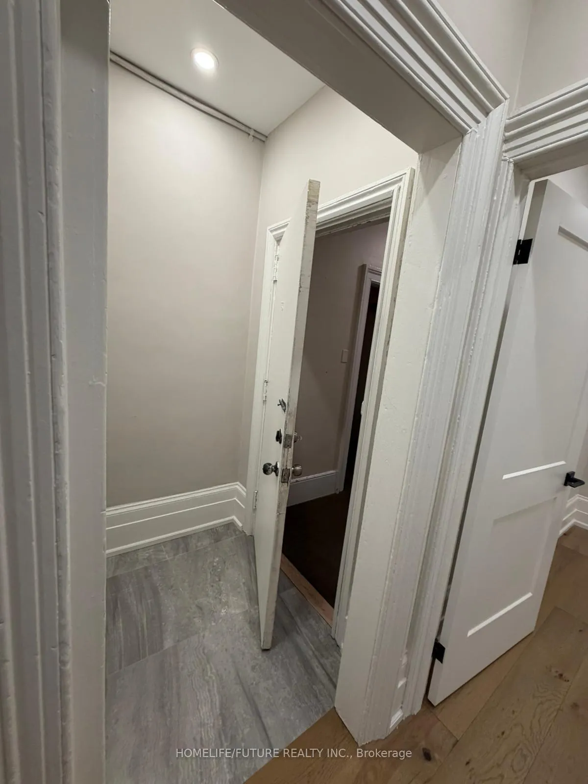 Photo 6 of Unit 1, 234 Lakeshore Road E, Oakville, Old Oakville — HOMEH
