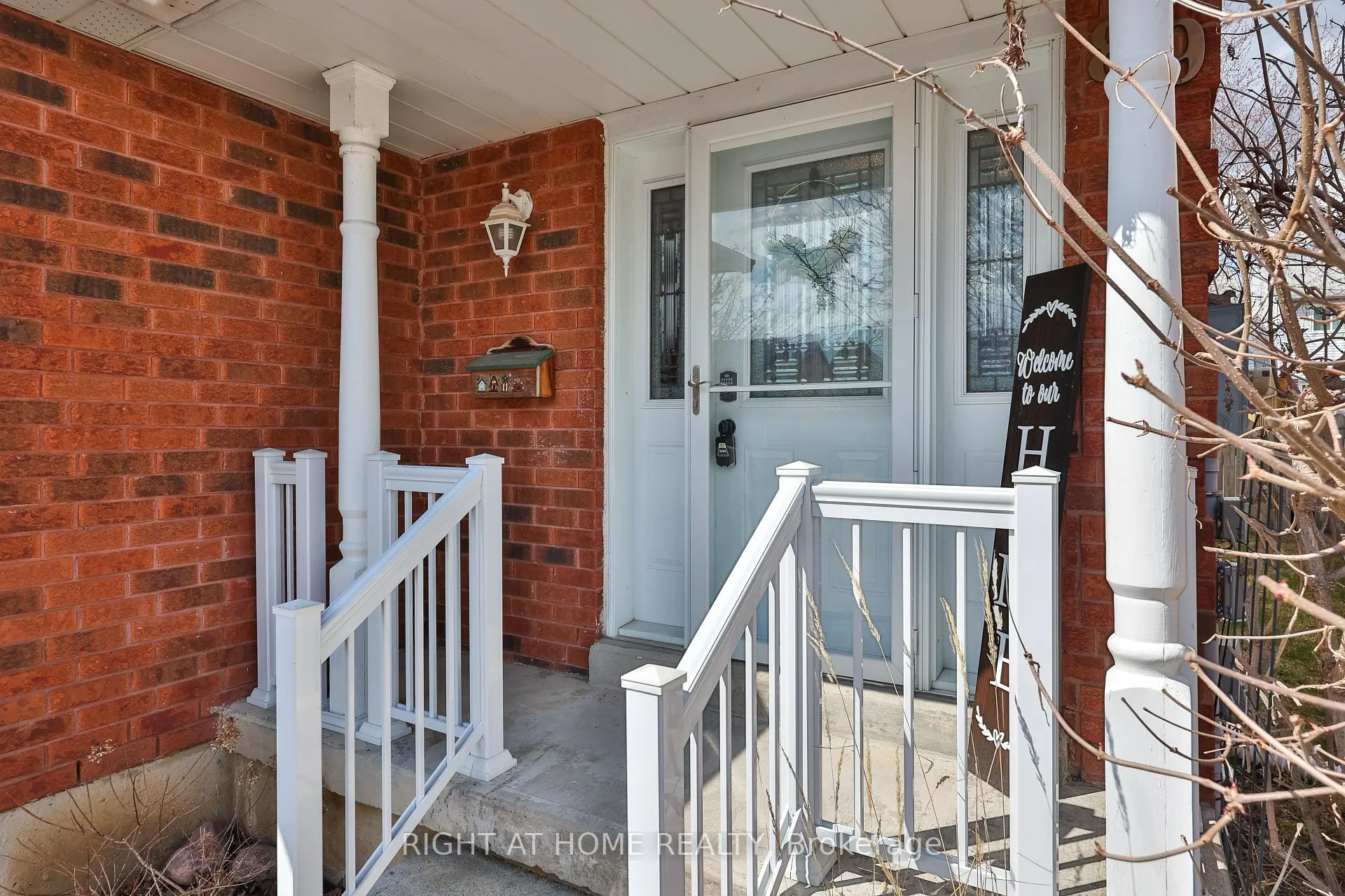 Photo 3 of 89 Vail Meadows Crescent, Clarington, Bowmanville — HOMEH
