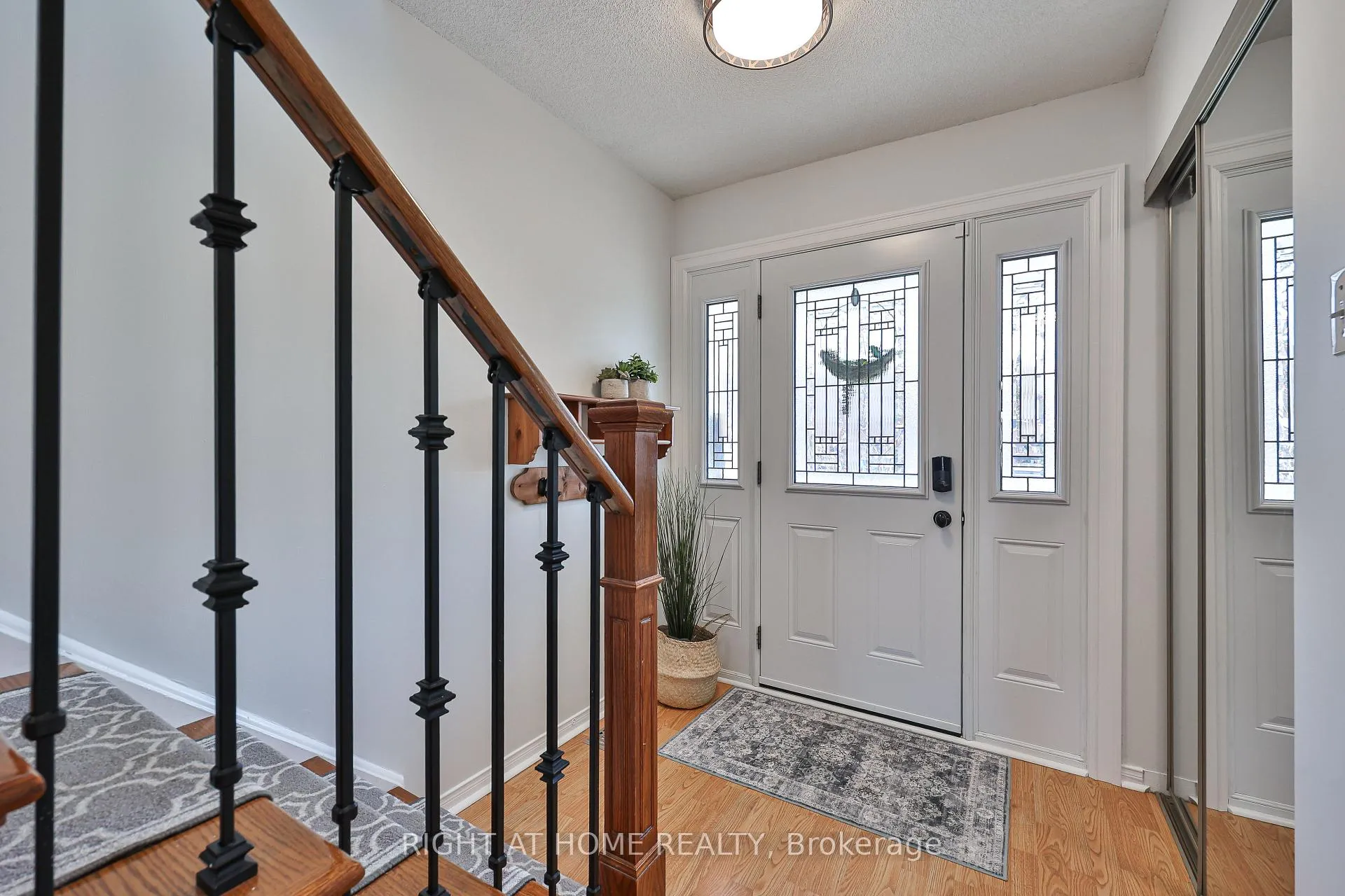 Photo 4 of 89 Vail Meadows Crescent, Clarington, Bowmanville — HOMEH