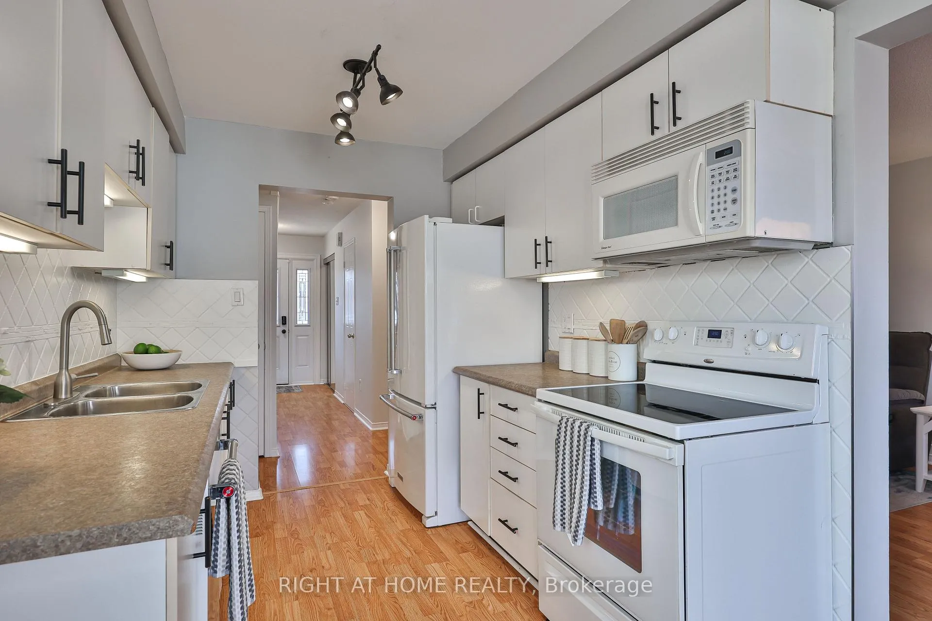 Photo 14 of 89 Vail Meadows Crescent, Clarington, Bowmanville — HOMEH