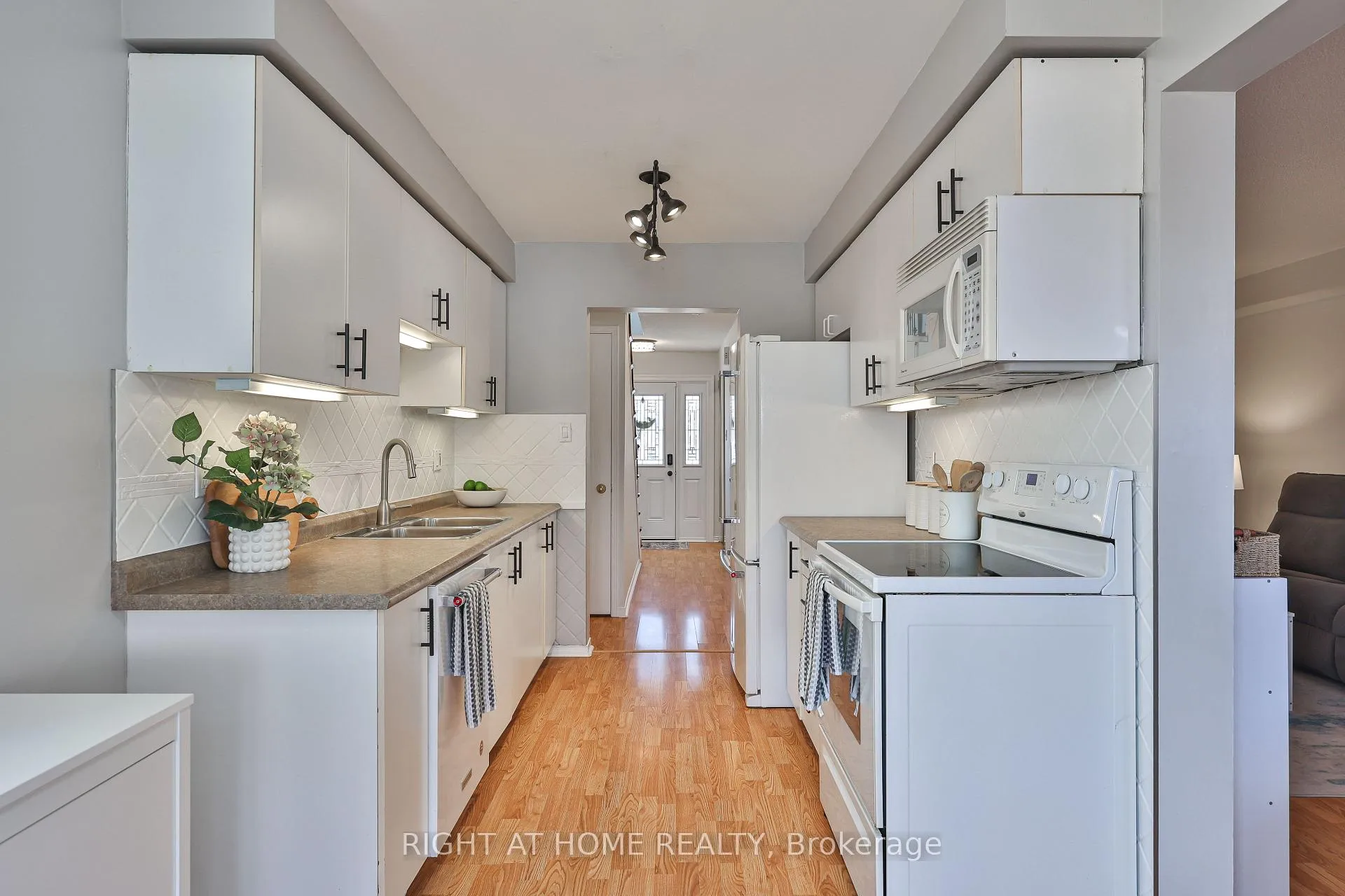 Photo 15 of 89 Vail Meadows Crescent, Clarington, Bowmanville — HOMEH
