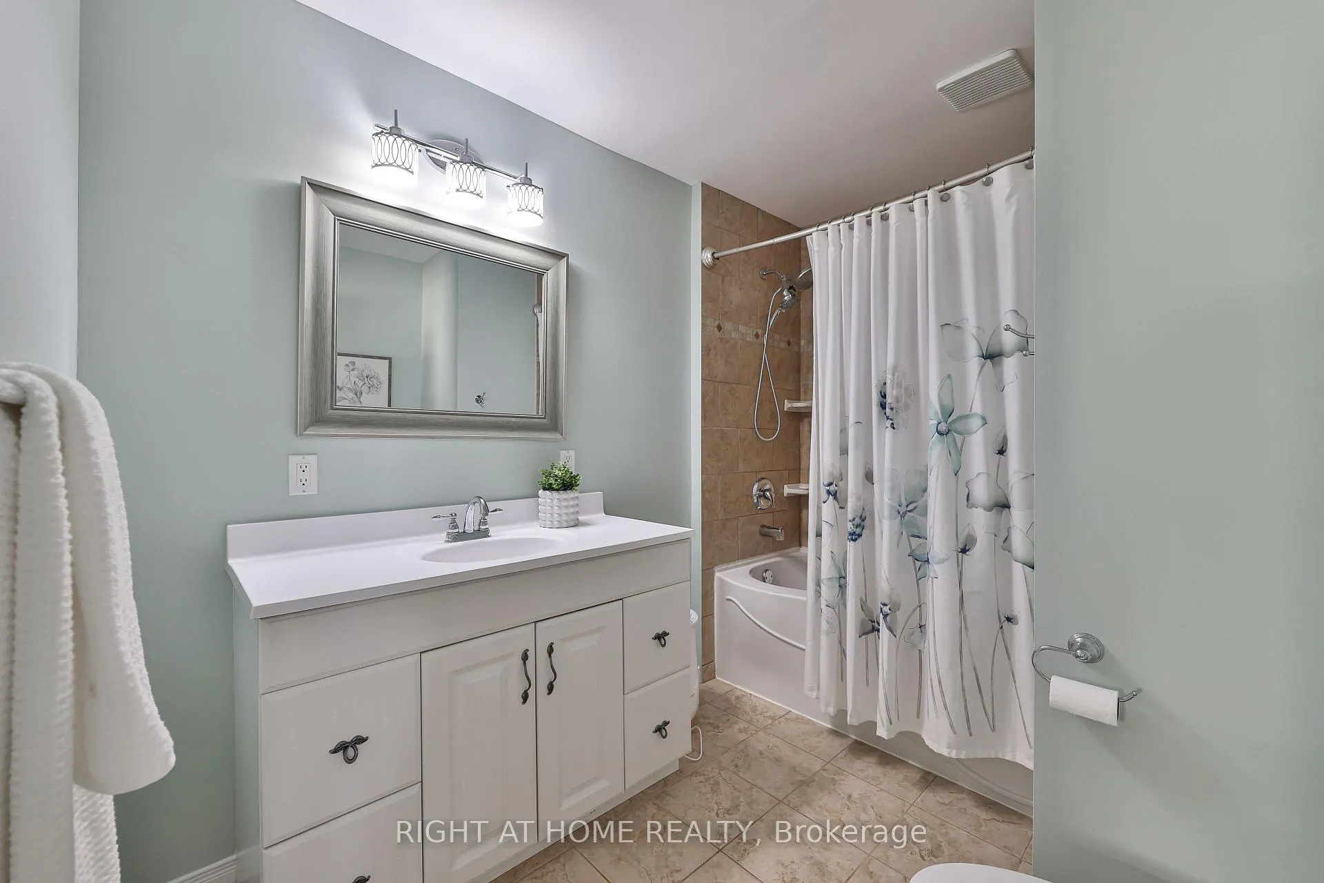 Photo 30 of 89 Vail Meadows Crescent, Clarington, Bowmanville — HOMEH