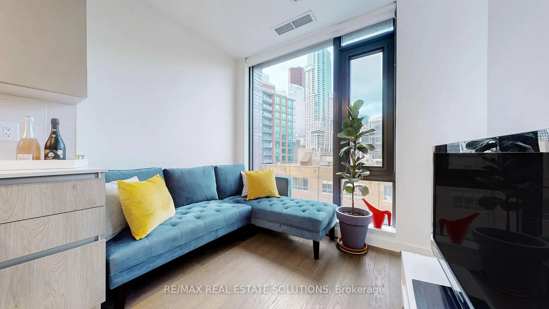 Photo 3 of Unit 708, 2A Church Street, Toronto, Waterfront Communities — HOMEH