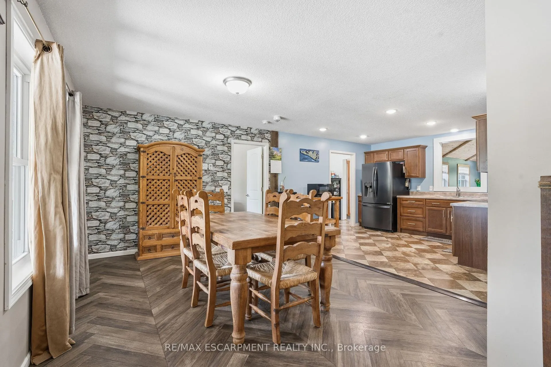 Photo 8 of 809 West Dumphries Road, Brant, Paris — HOMEH