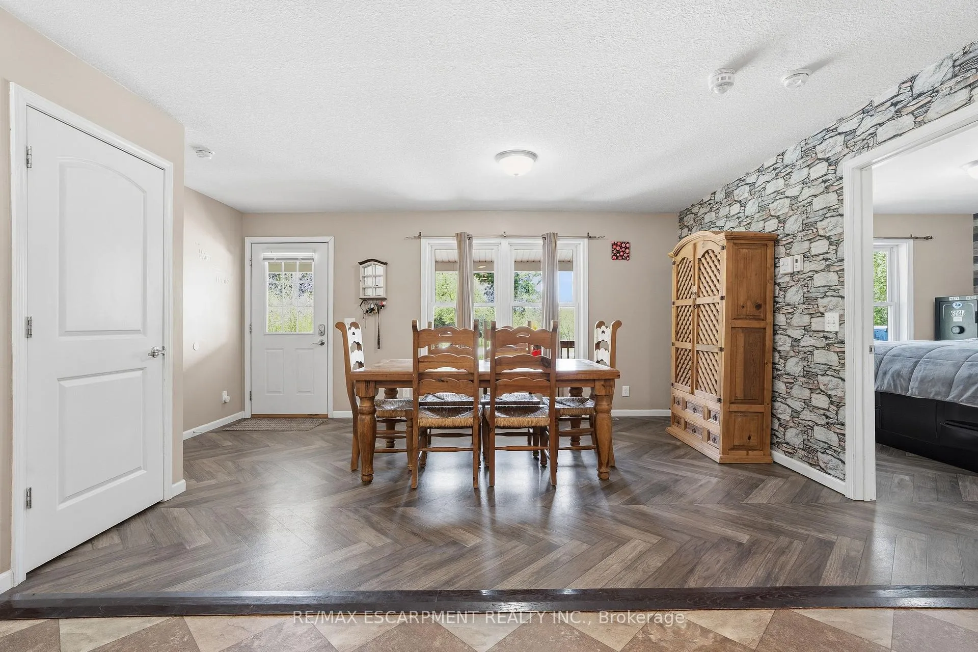 Photo 9 of 809 West Dumphries Road, Brant, Paris — HOMEH