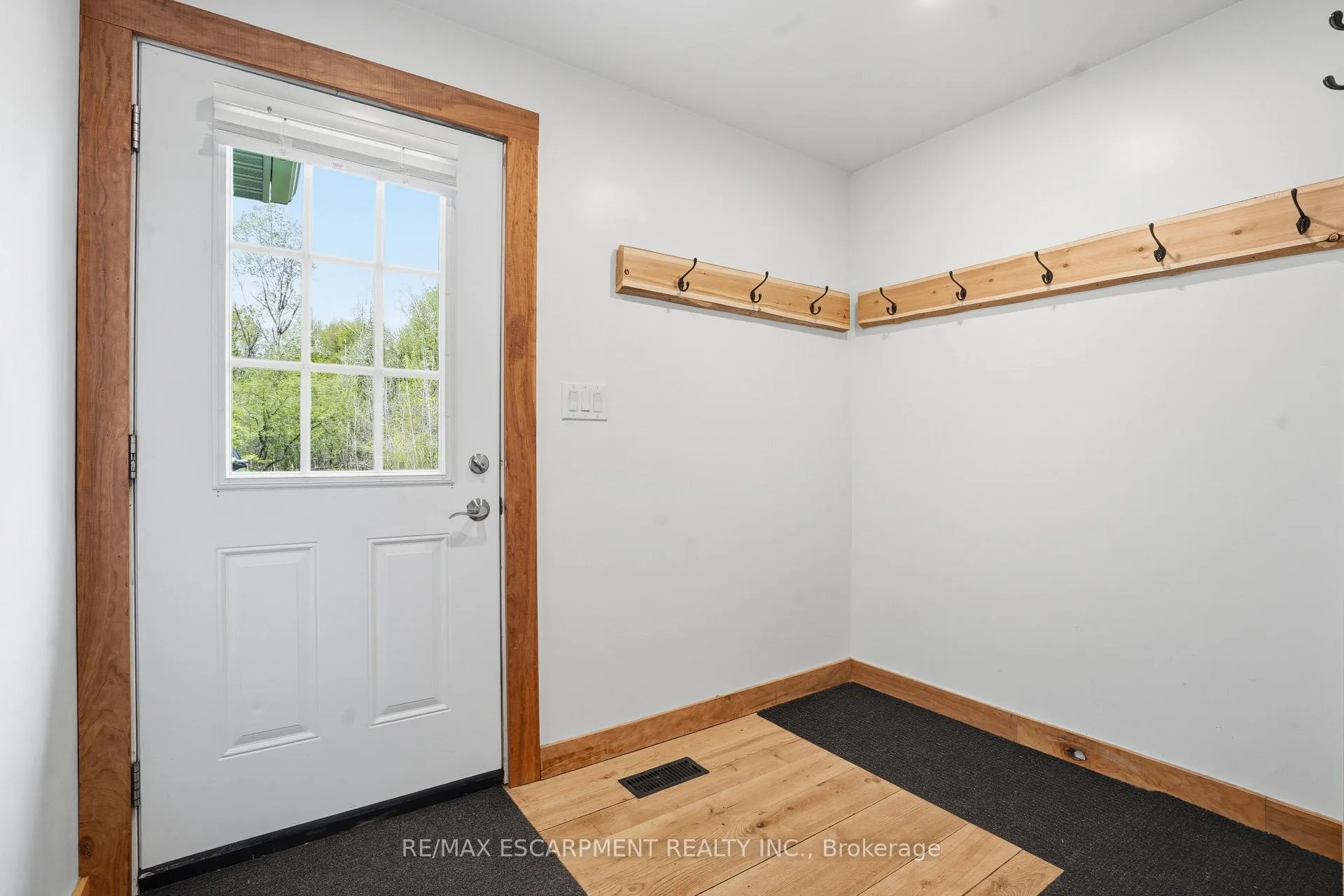 Photo 16 of 809 West Dumphries Road, Brant, Paris — HOMEH