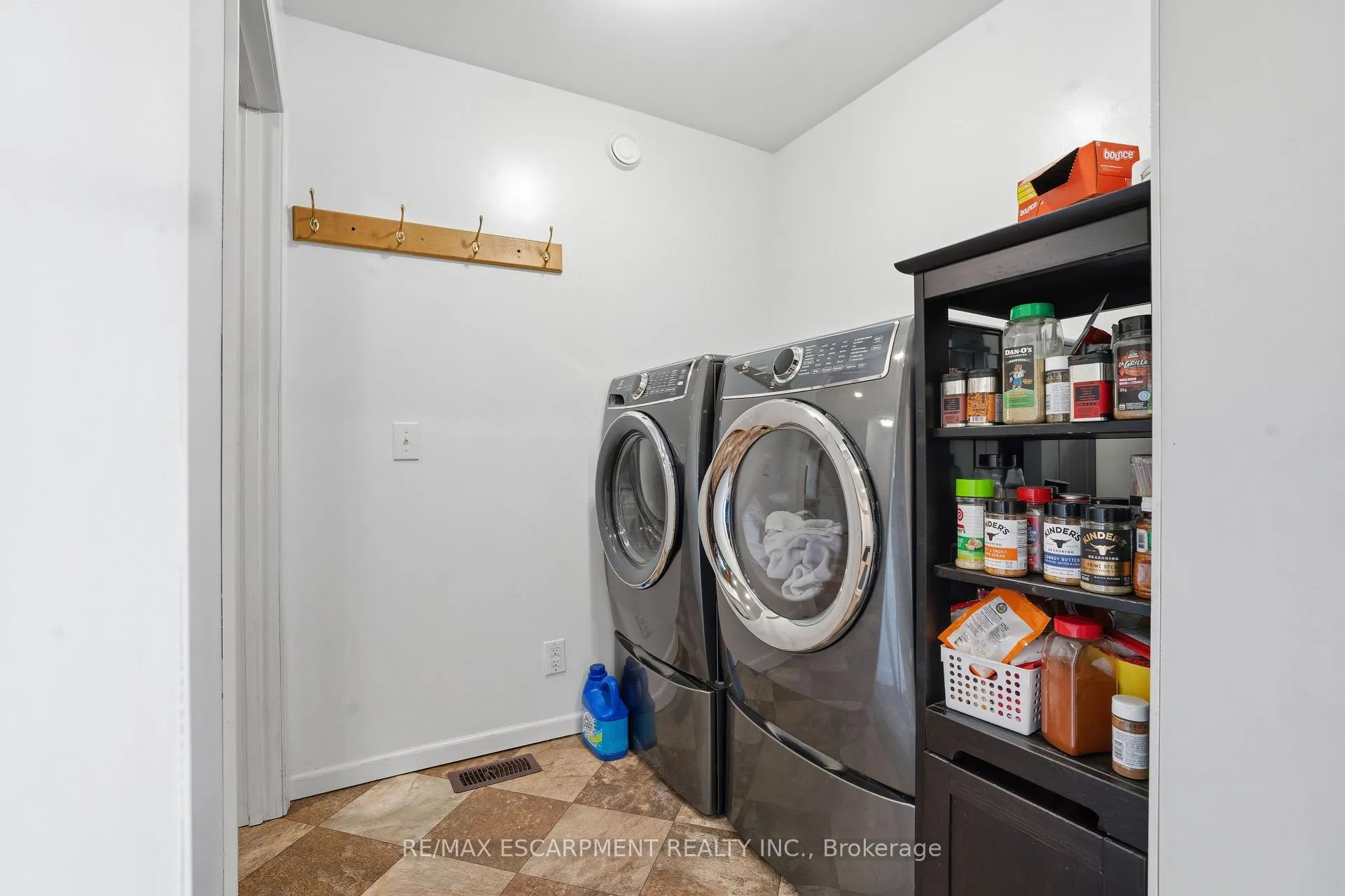 Photo 17 of 809 West Dumphries Road, Brant, Paris — HOMEH