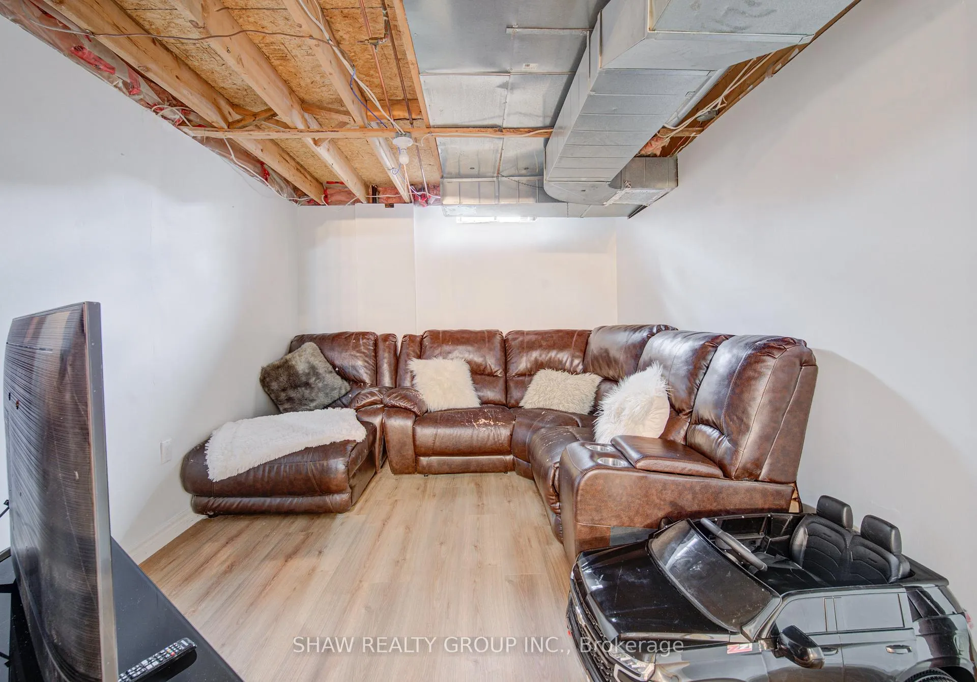 Photo 34 of 334 Christopher Drive, Cambridge — HOMEH