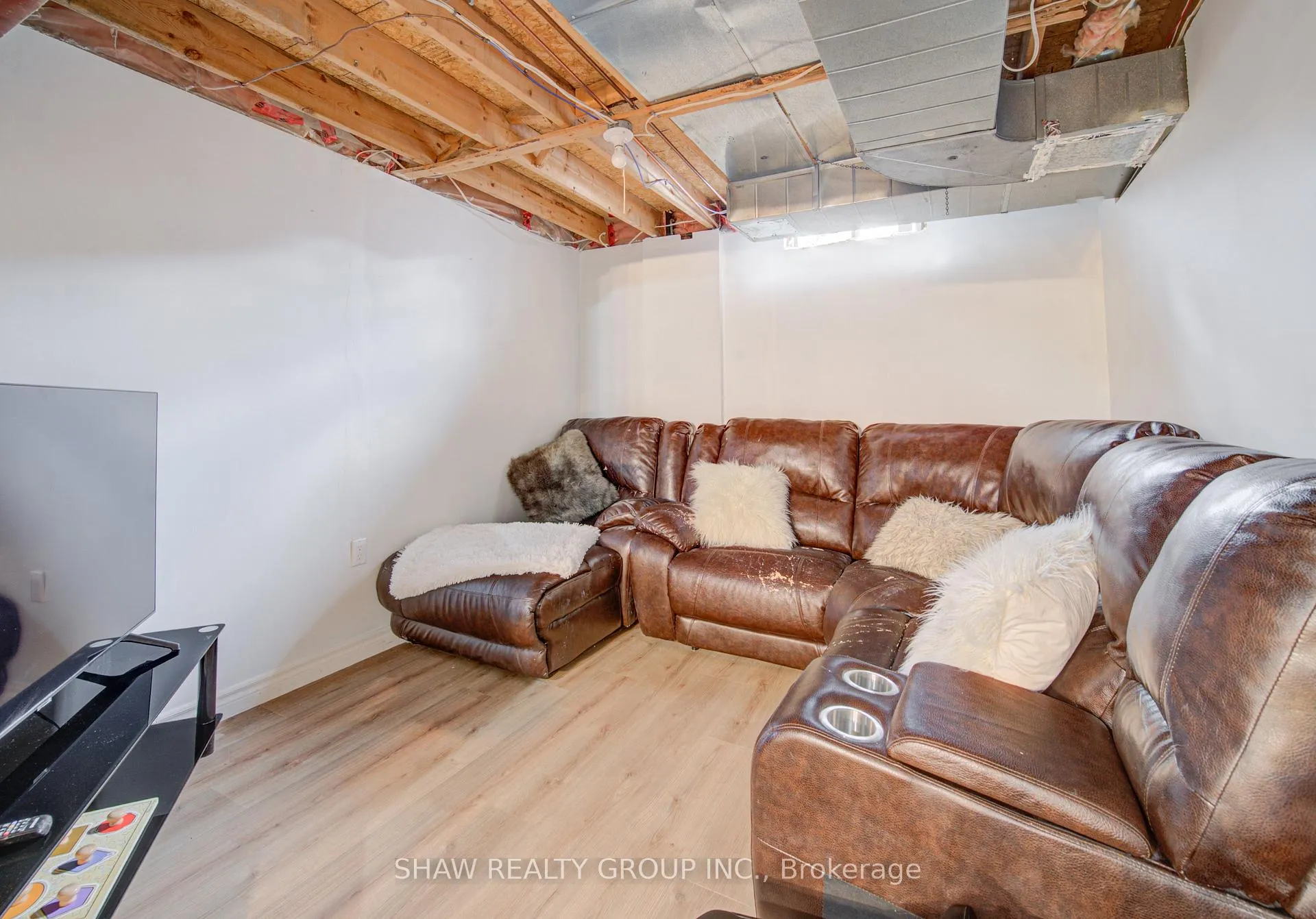 Photo 35 of 334 Christopher Drive, Cambridge — HOMEH