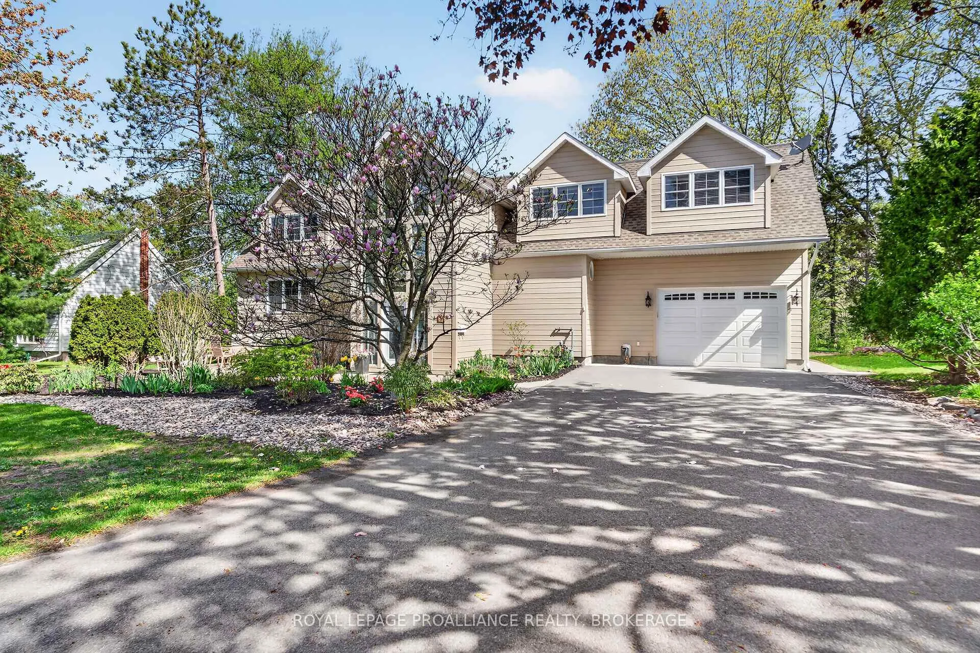 Photo 3 of 9 Grenville Crescent, Kingston, West of Sir John A. Blvd — HOMEH
